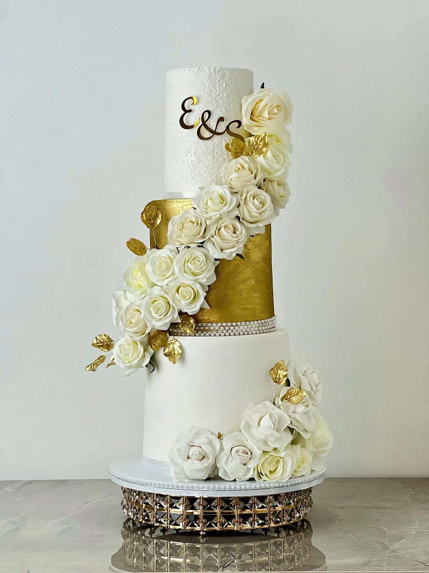 Wedding cake made for E and S❤️

This simple three tier wedding cake travelled from Southampton to Cardiff and arrived in one piece!

Are you planning your wedding? Your wedding cake is just as important. Get in touch to make enquiries through DM or 
