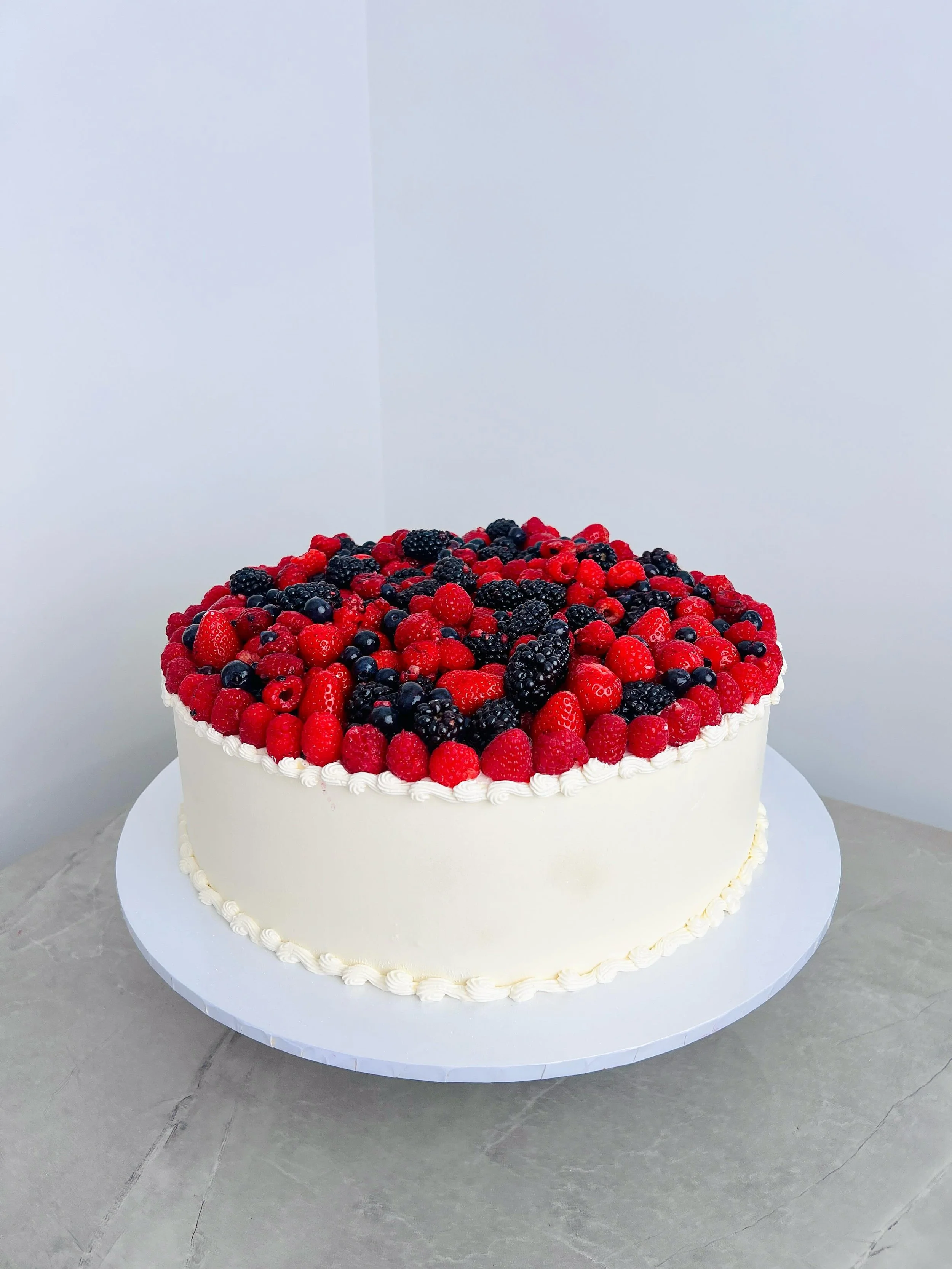 Wedding cake for our latest couple.

14 inches wide raspberry cake but with a mix of berries.

Venue: Picked Watton Farm

06.06.2026

#weddingcakes #raspberrycake #southamptonbaker