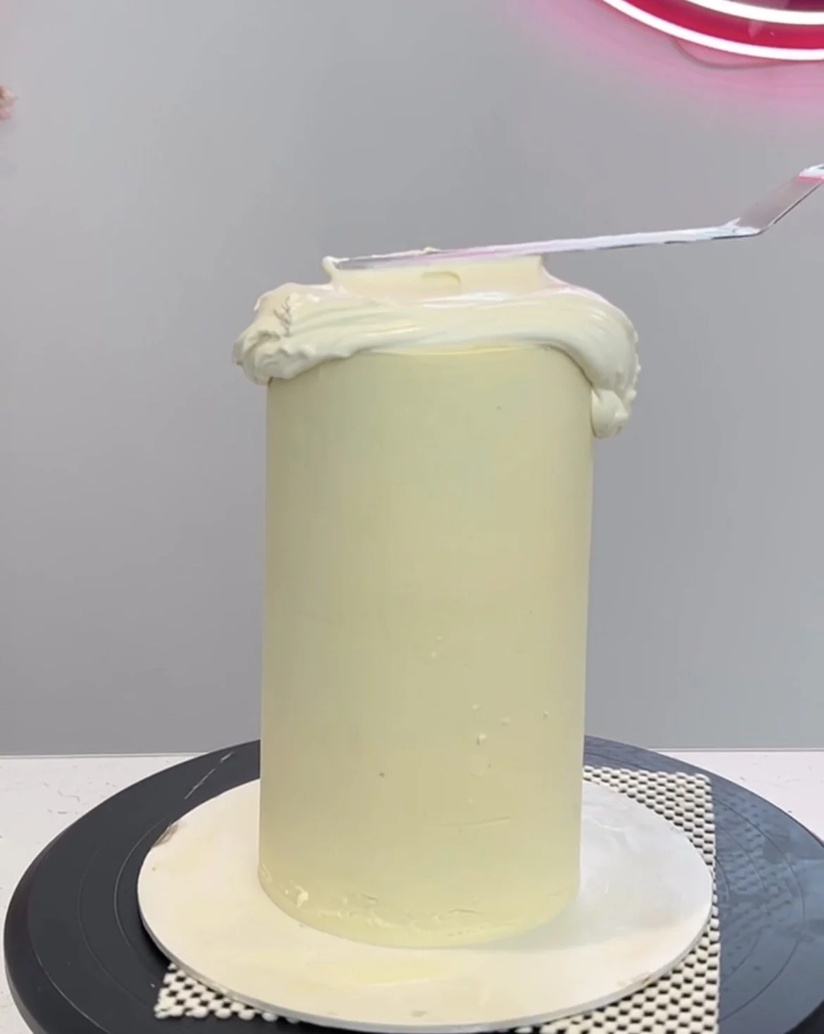 White Chocolate Ganache Decoration by Sensational Cakes and Desserts