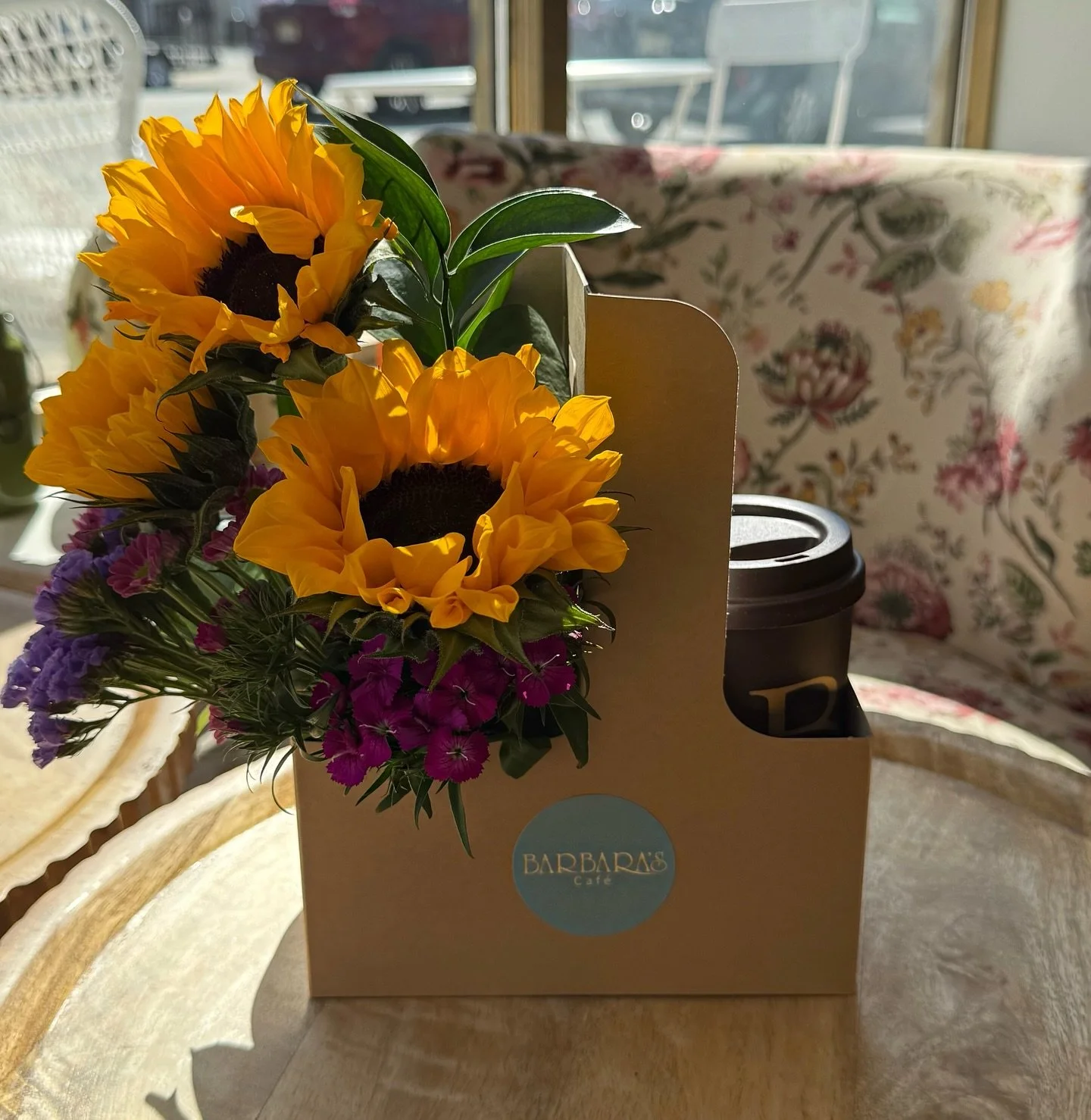 Espalhando flores e cafe&iacute;na 🌻☕️🌷

Spreading flowers and caffeine 🌻☕️🌷