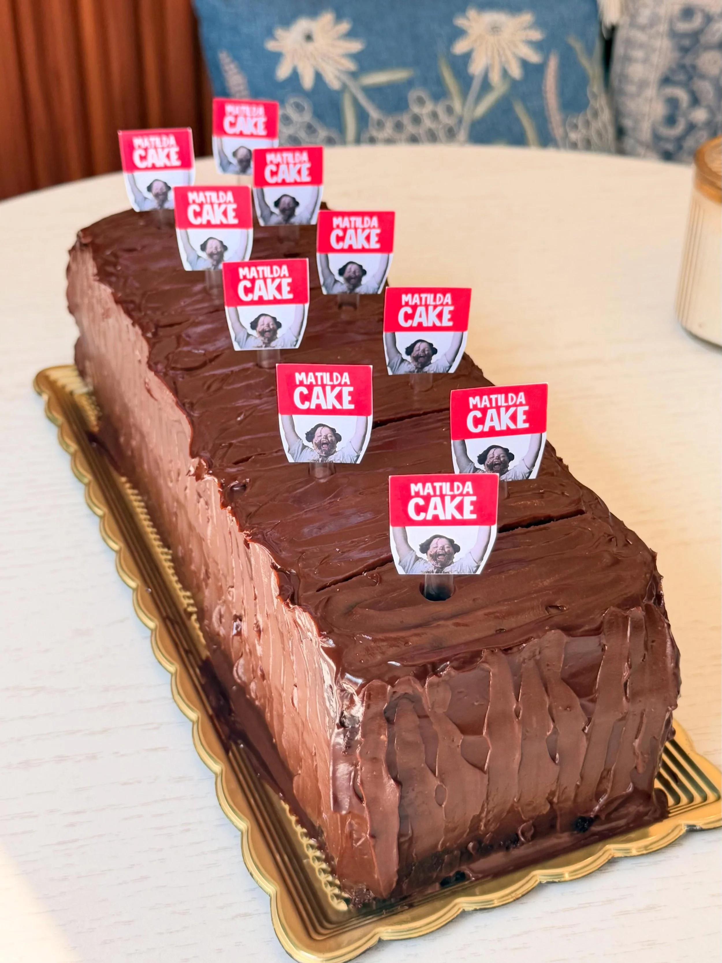 Matilda Cake - Camadas generosas de puro chocolate, recheio cremoso e aquele sabor que faz qualquer dia ficar melhor. 🤎