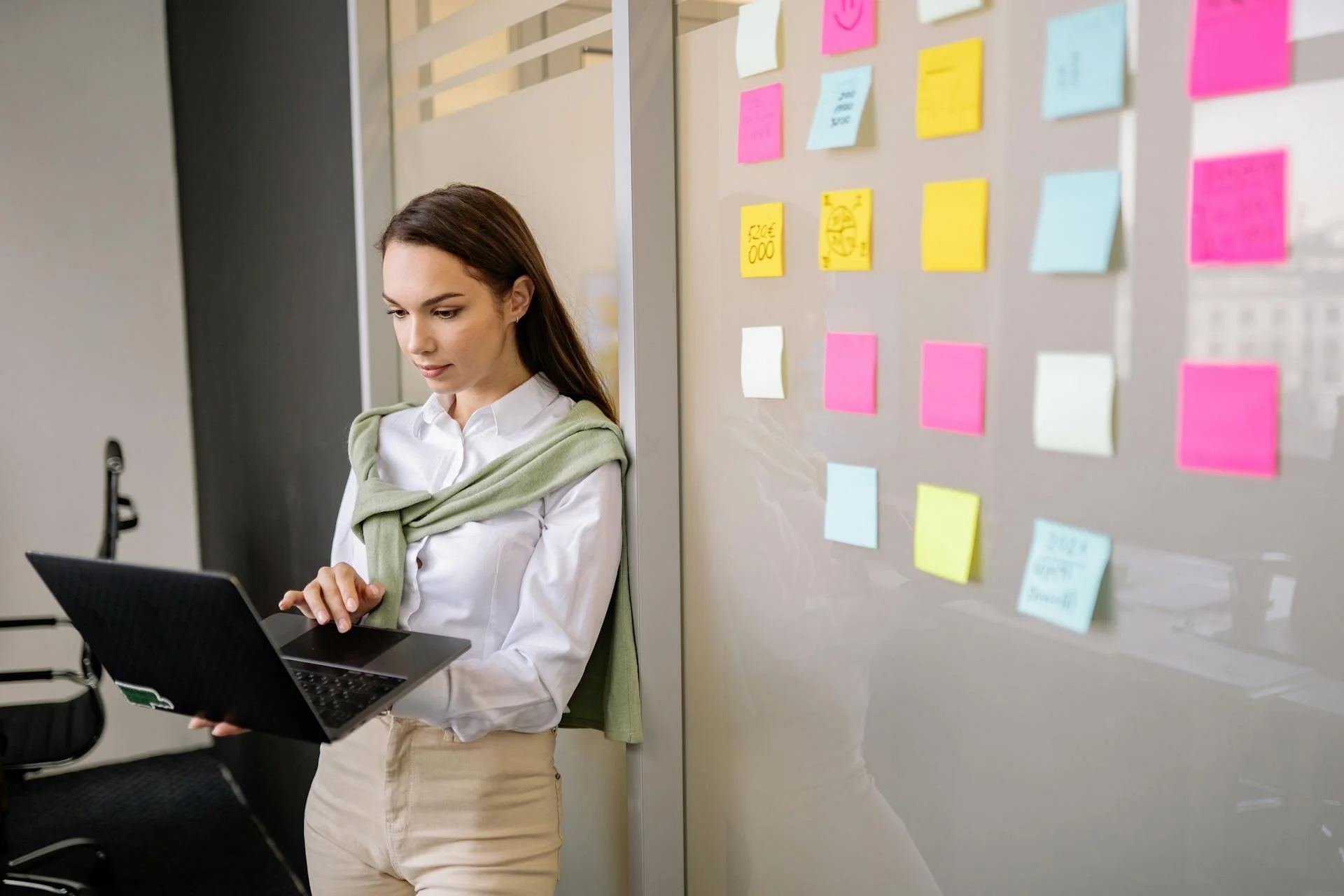 B2B Tech Influencer Marketing: How to Turn Trusted Voices into Pipeline