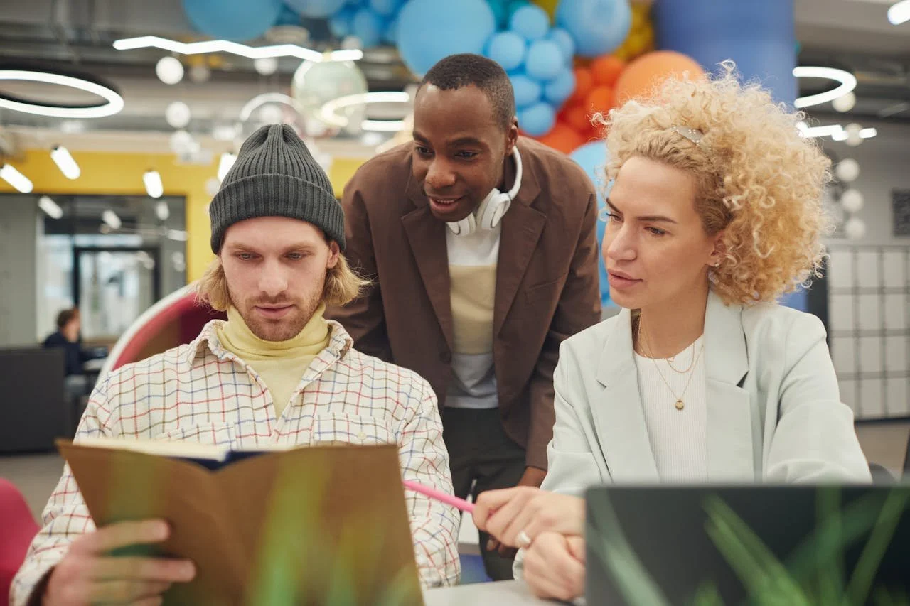 Influencer Marketing B2B vs DTC: Strategic Differences That Matter
