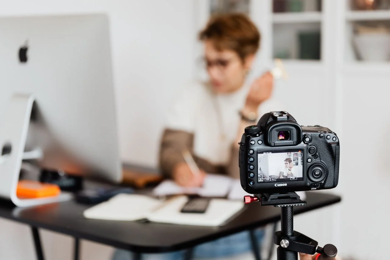 Influencer Marketing vs Brand Ambassador: Which Strategy Fits Your B2B Growth Goals?
