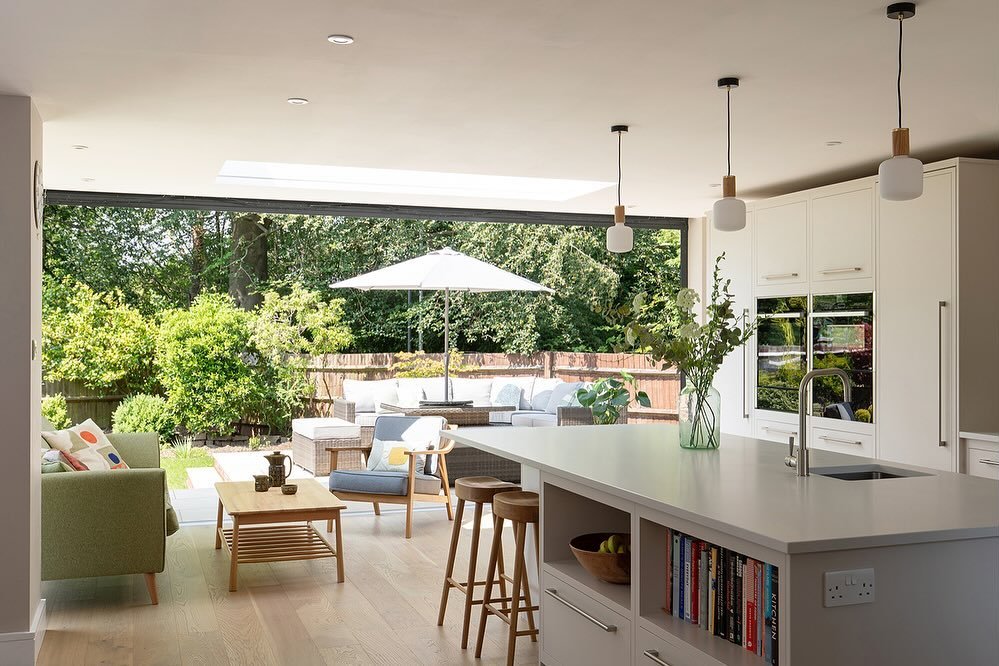 KITCHEN / LIVING &bull; the sun is out today 🌞 and I am reminded of this kitchen project. How glorious it will be to enjoy this indoor outdoor space now the Spring is properly here. 

The floor runs seamlessly onto the terrace extending the family s