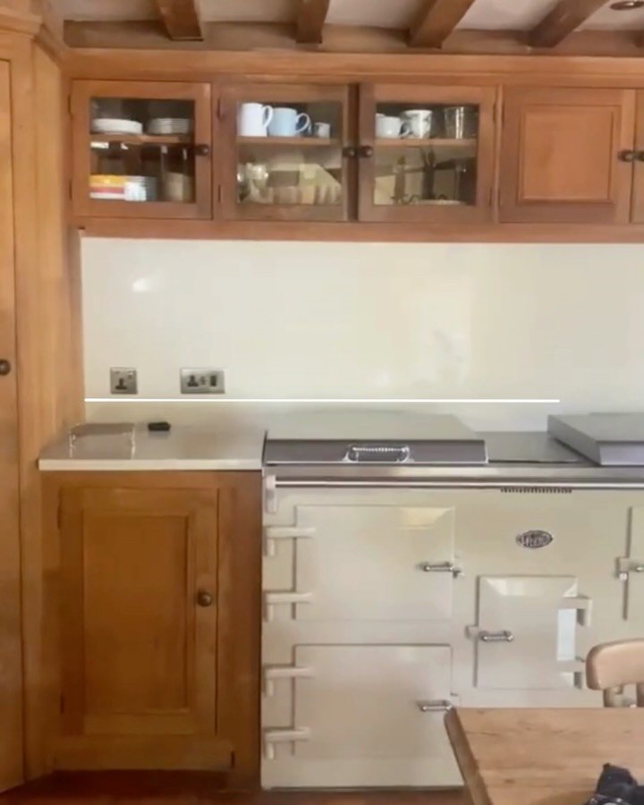 Life lately- slide 8 had me squealing with delight.

Stunning new @everhot_cookers oven and swanky marble backsplash.

Coffee time with my husband in Brantome.

Networking with @foundhersocial @hennersvineyard before the sunshine disappeared.
 

Time