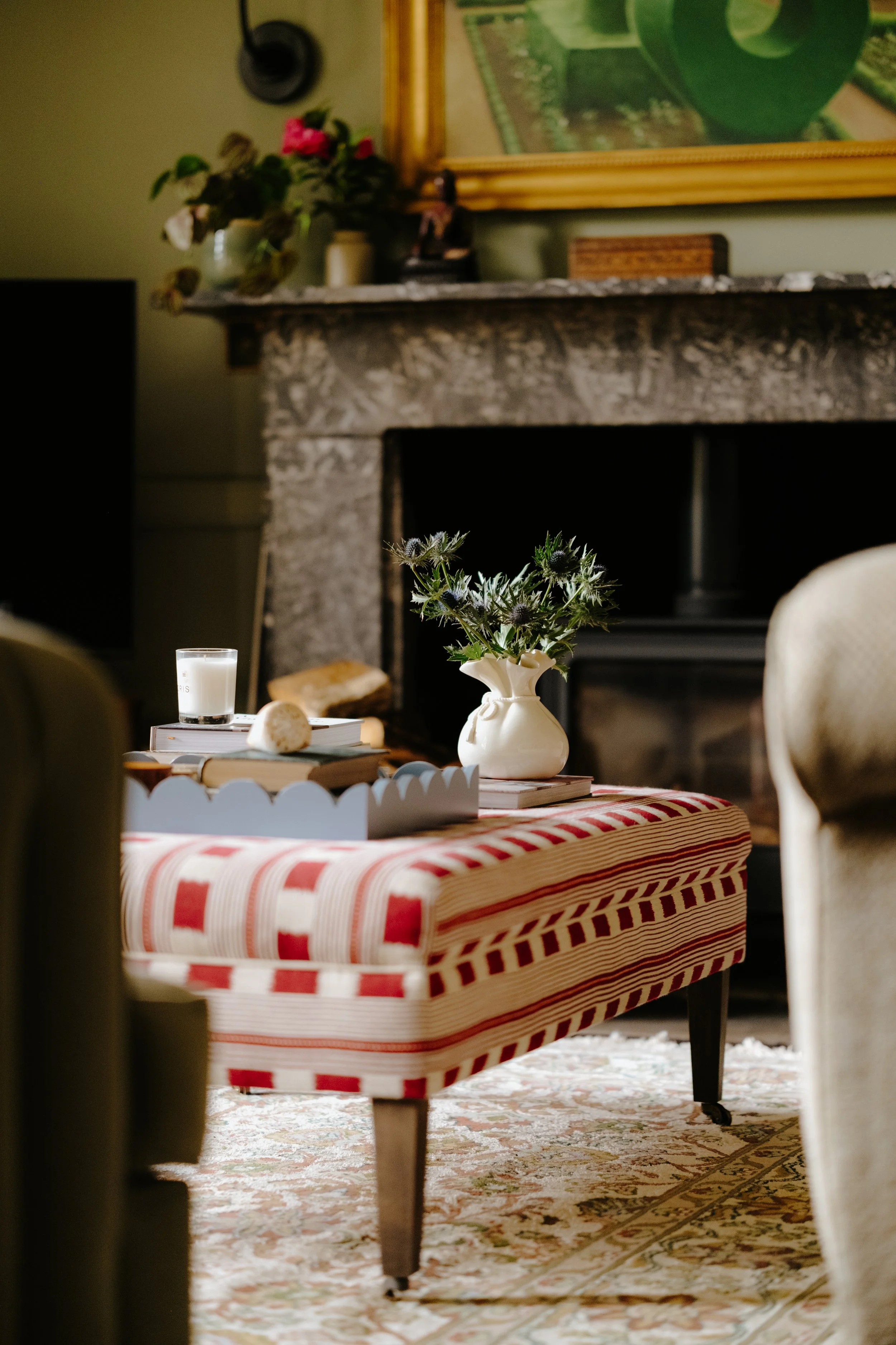 Ottomon pale pink, bright red and oatmeal tones