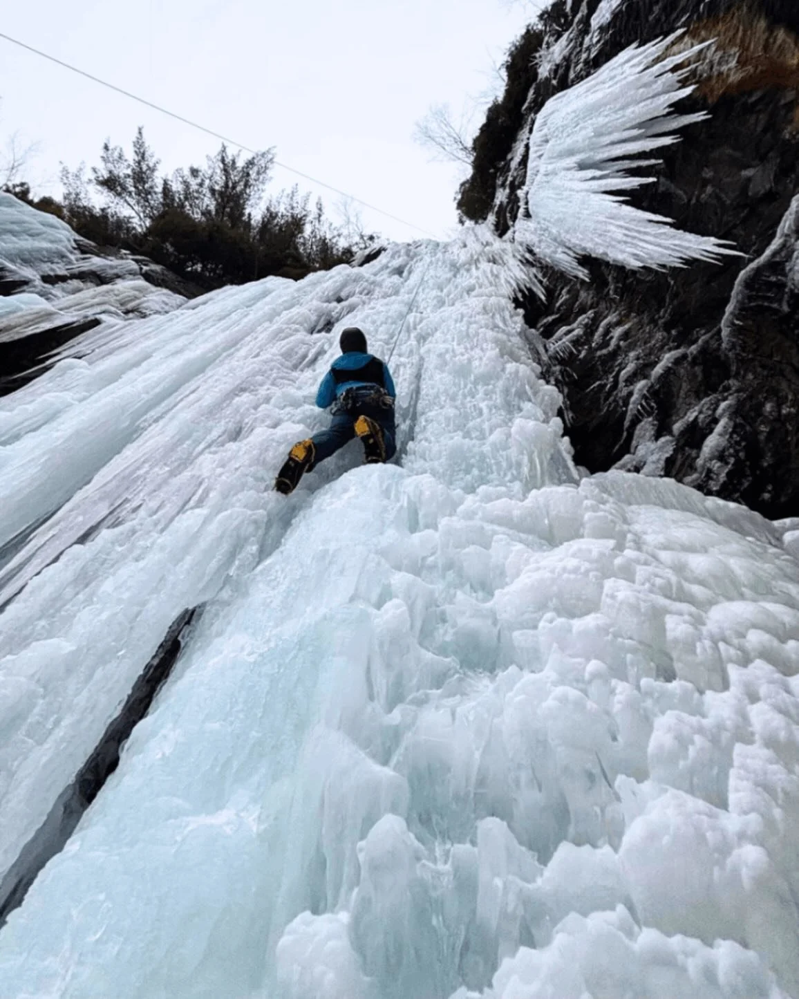 The ice has been great and we&rsquo;ve been busy getting outside, we&rsquo;ve got some ice climbing and mountaineering courses on the calendar (plus availability for private guiding) so why don&rsquo;t you join us?

#iceclimbing #mountaineering #petr