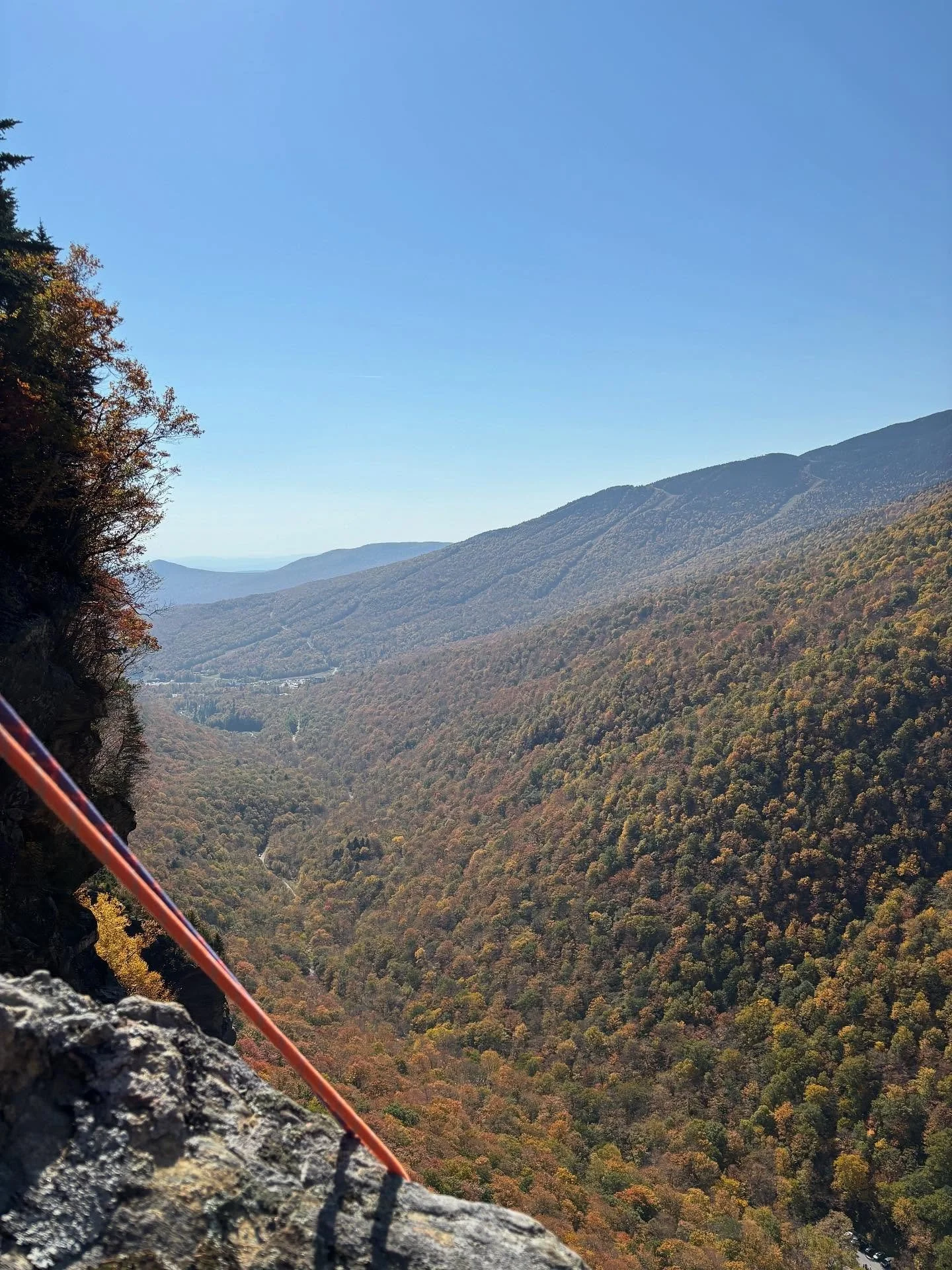 More fall climbing fun from this week! 

It&rsquo;s not too late to take advantage of the foliage and great weather: we&rsquo;ve got an Intro to Trad Climbing course on the calendar for Sunday 10/26 and private guiding available any day of the week, 