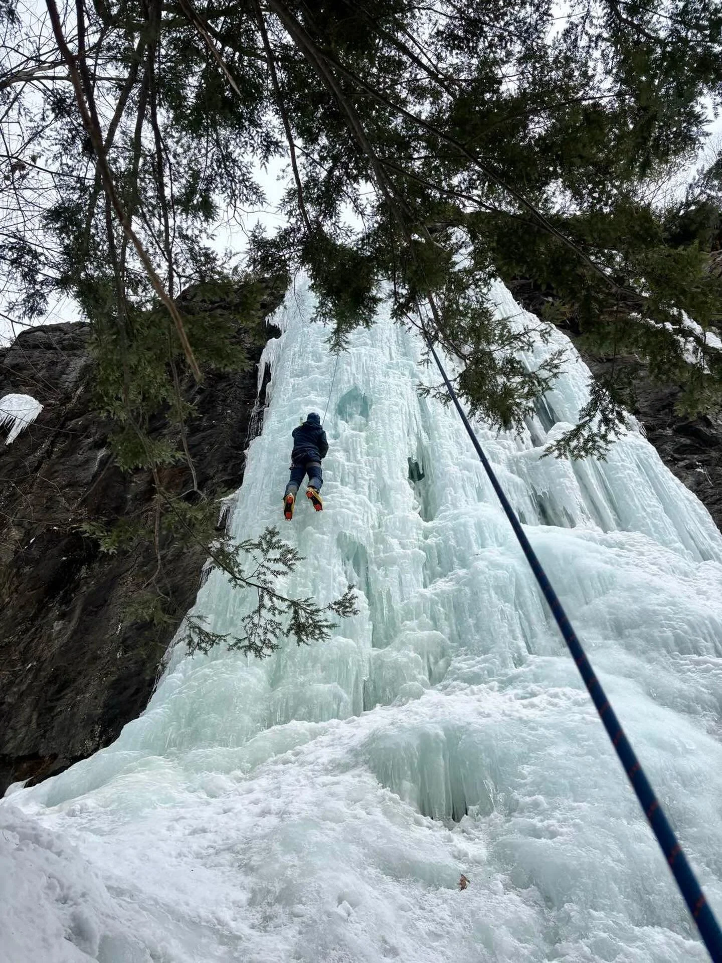 New Intro to Ice Course was just added to our calendar for 3/21: come swing some tools with us!

#iceclimbing #climbing #climbvt #petracliffs #introtoice