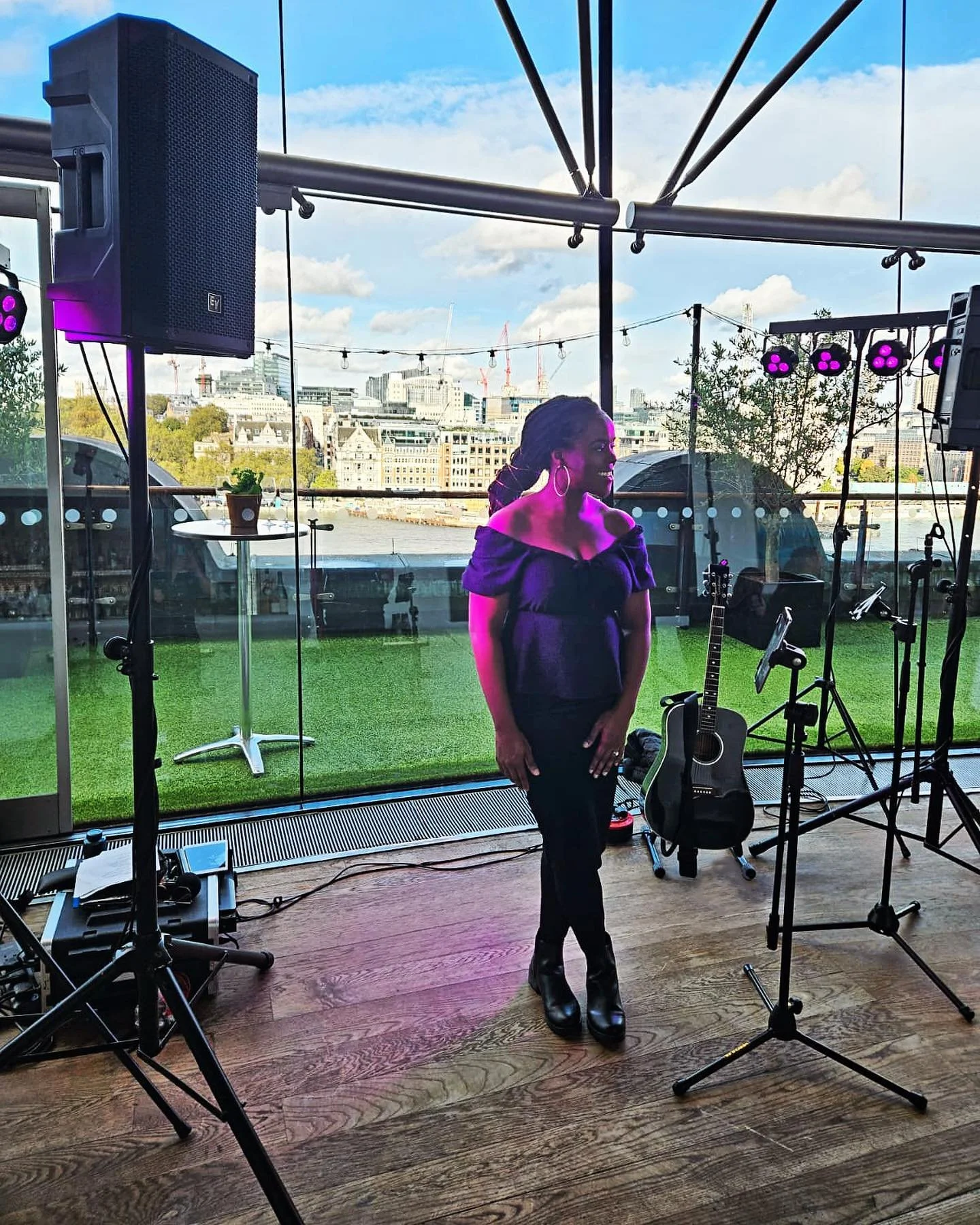 Last week setting up for our duo performance in the stunning @oxo_tower 

#halos #halosband #halosmusic #corporateevents #weddinginspiration #weddingentertainment #weddingband #weddingmusic #acousticact