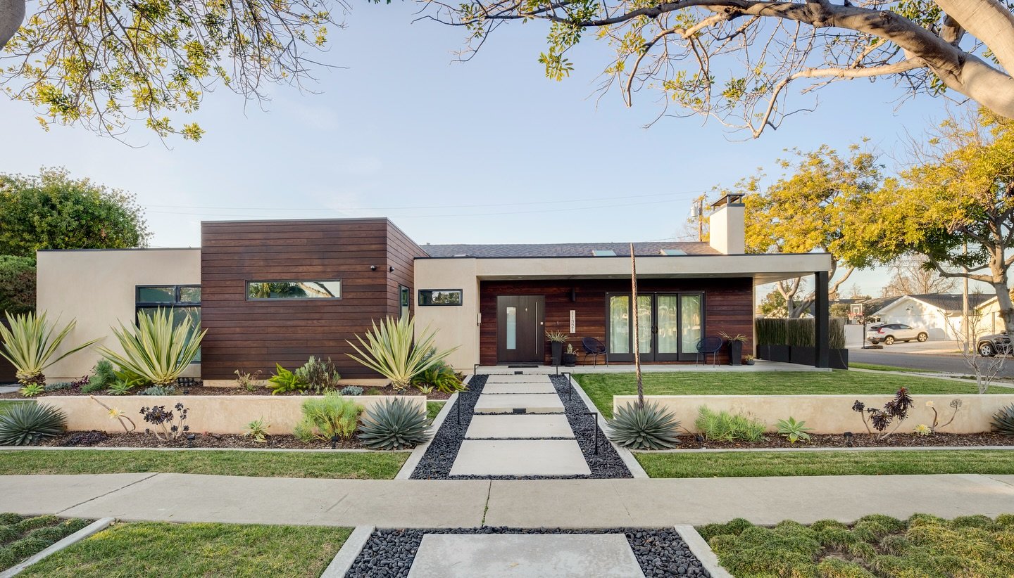One of our mid-century beauties! It&rsquo;s more than just a design, it&rsquo;s a feeling of timeless beauty.

@jeannettearchitects 

#MidCenturyModern #HomeInspiration #DesignThatFeelsLikeHome #TimelessBeauty #ModernLiving #CustomHome