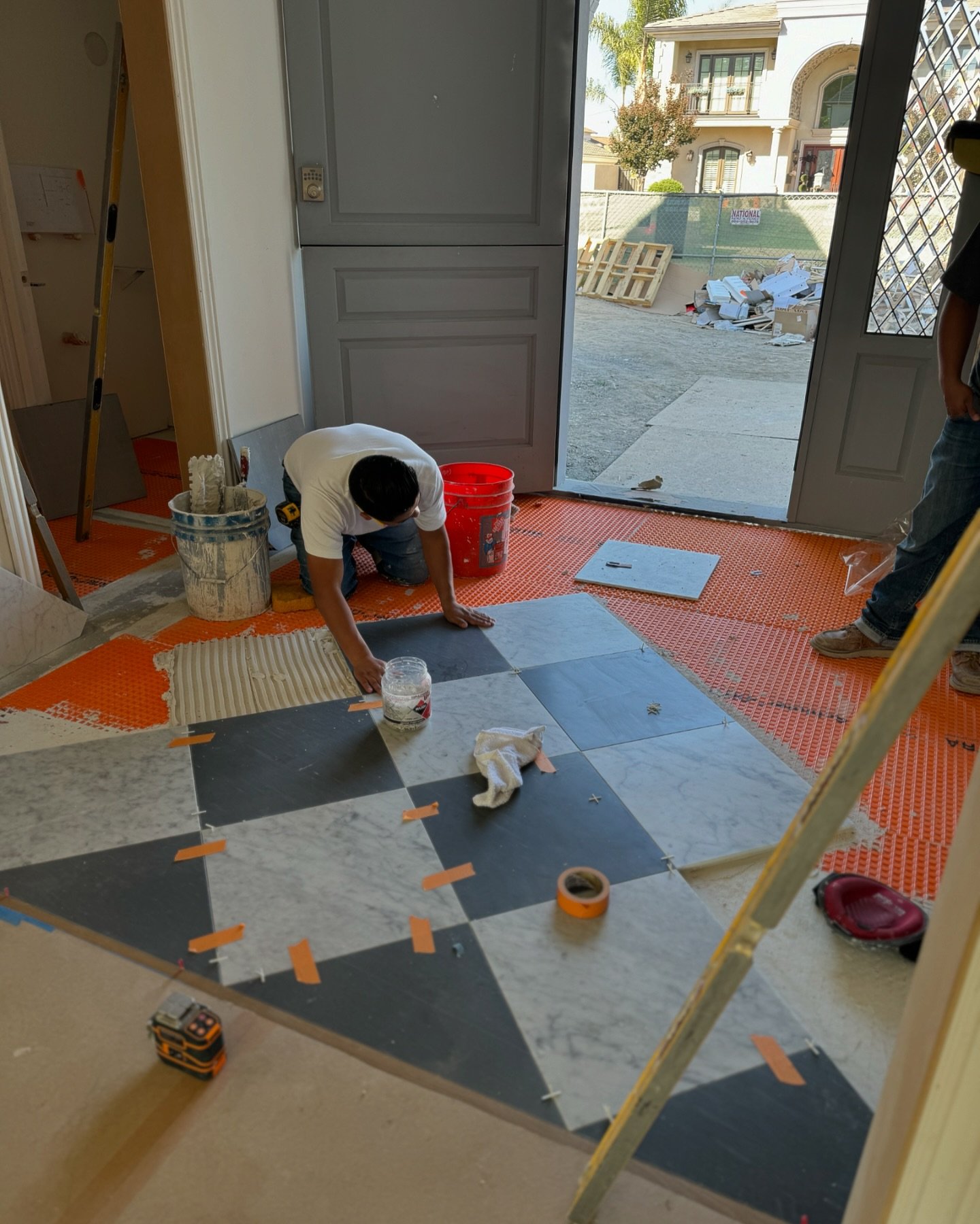 Marble checkerboard tiles making a statement 
#customhomes #checkerboardtiles #tiles #ocbuilder