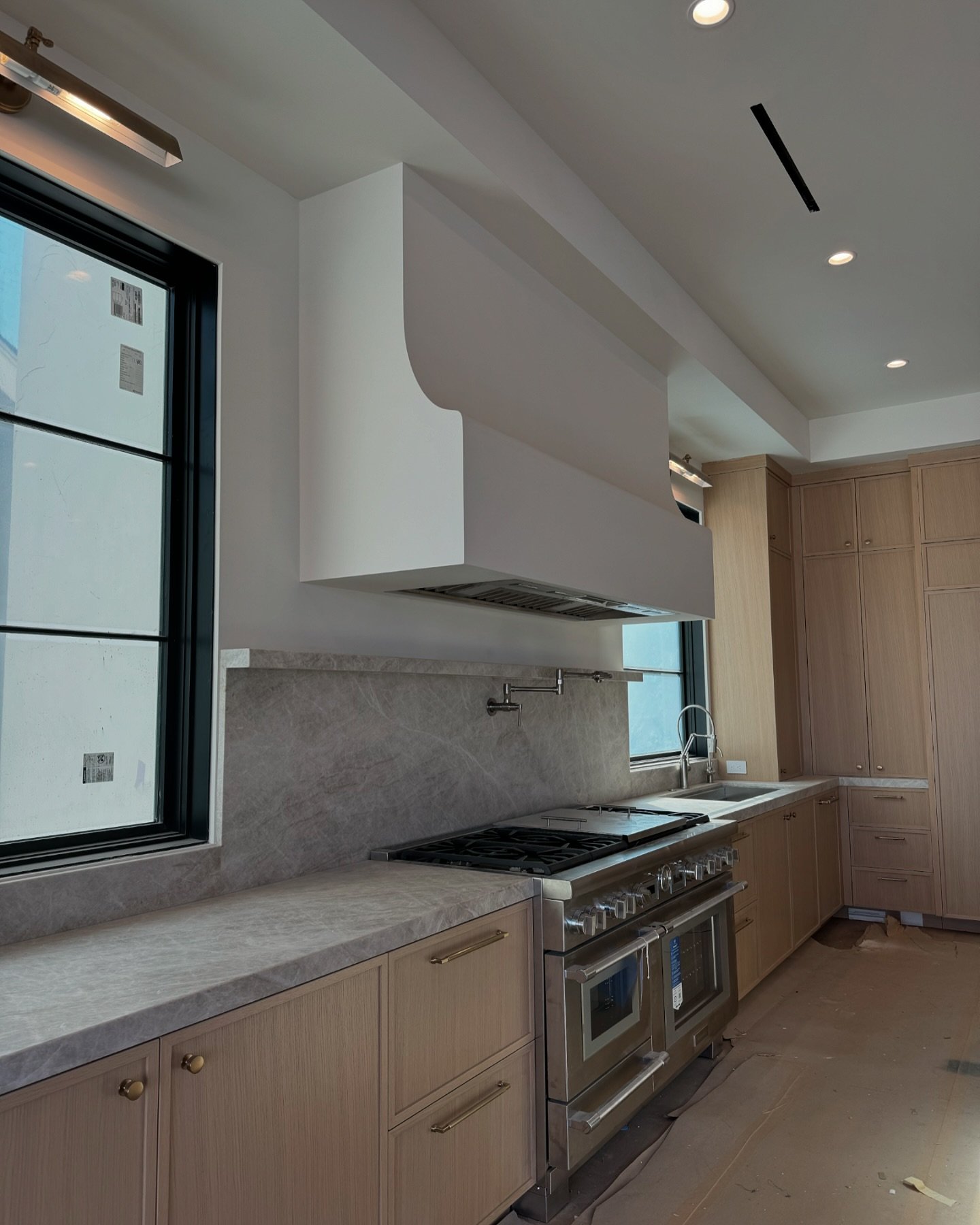 Perfecting every detail. Custom Cabinetry sets the stage 
#customcabinets #customhome #kitcheninspo