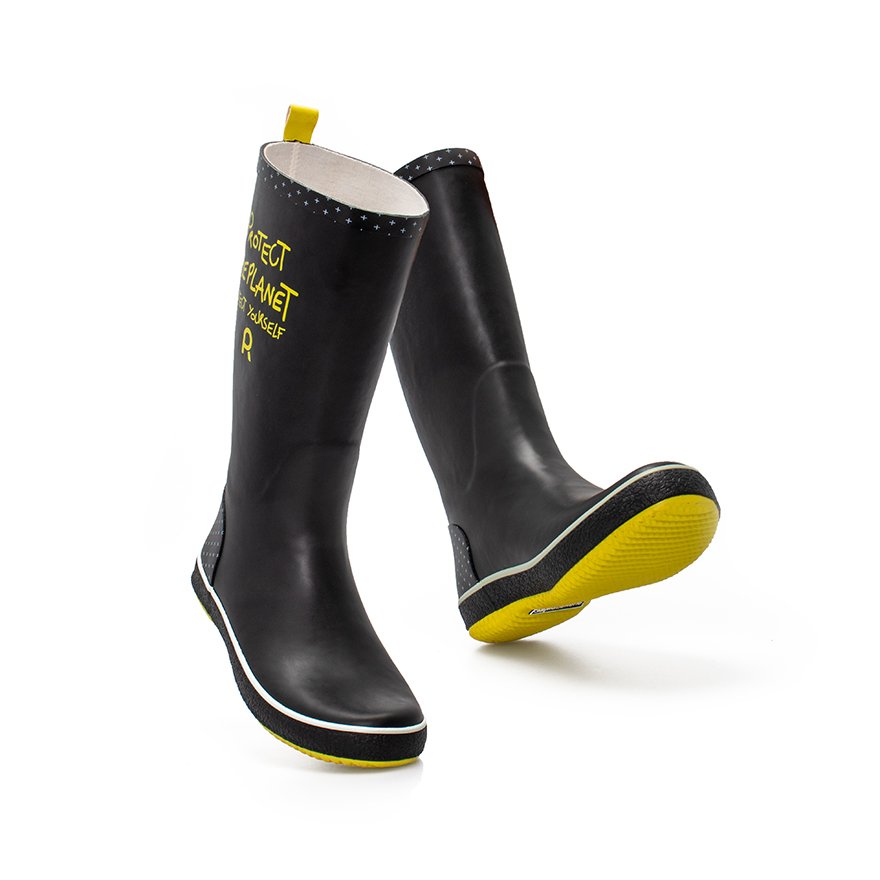 Steel toe capped safety boots black