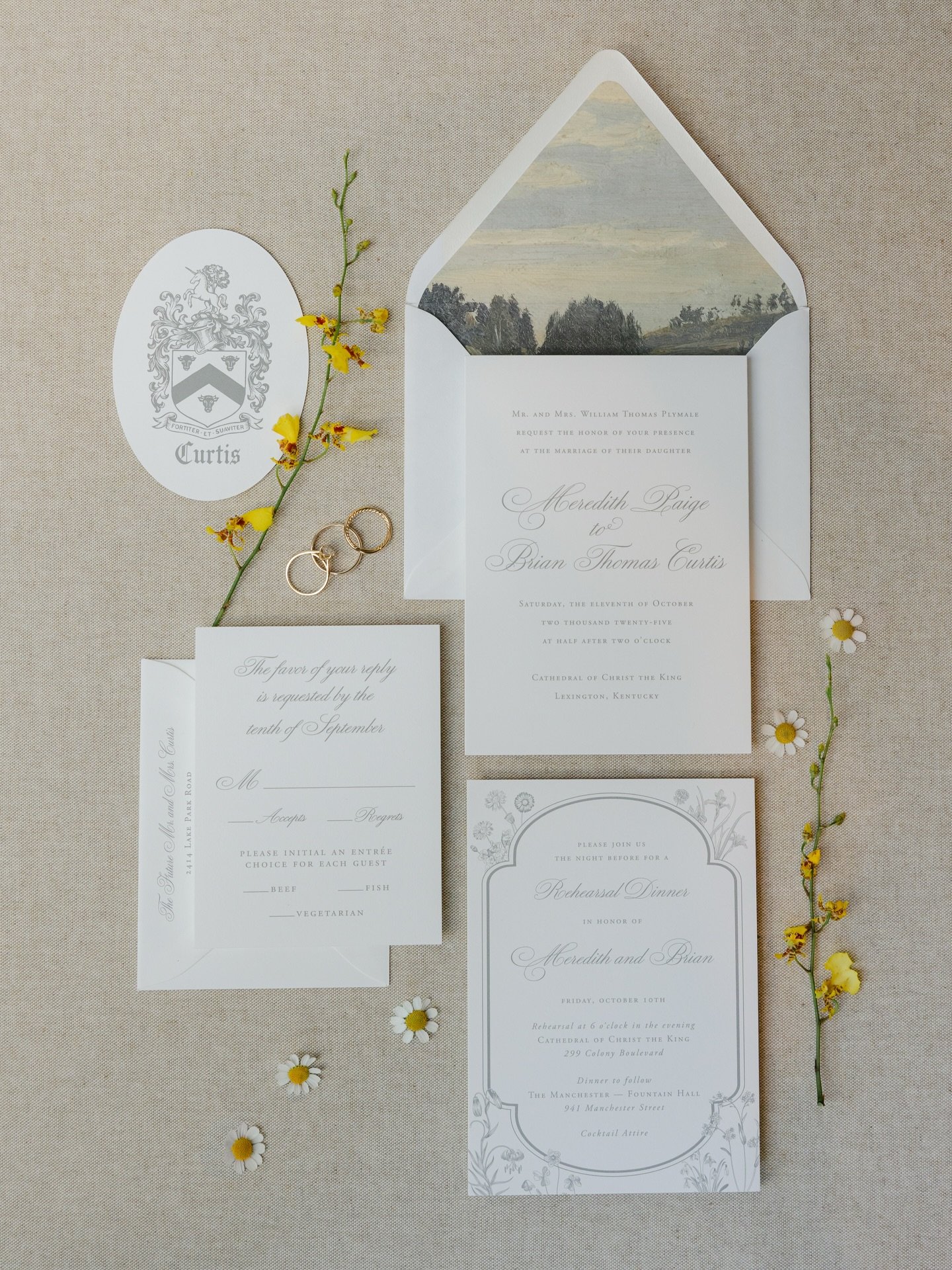 You can never go wrong with a vintage painting for your envelope liner 💌 they&rsquo;re so chic and timeless, especially paired a family crest