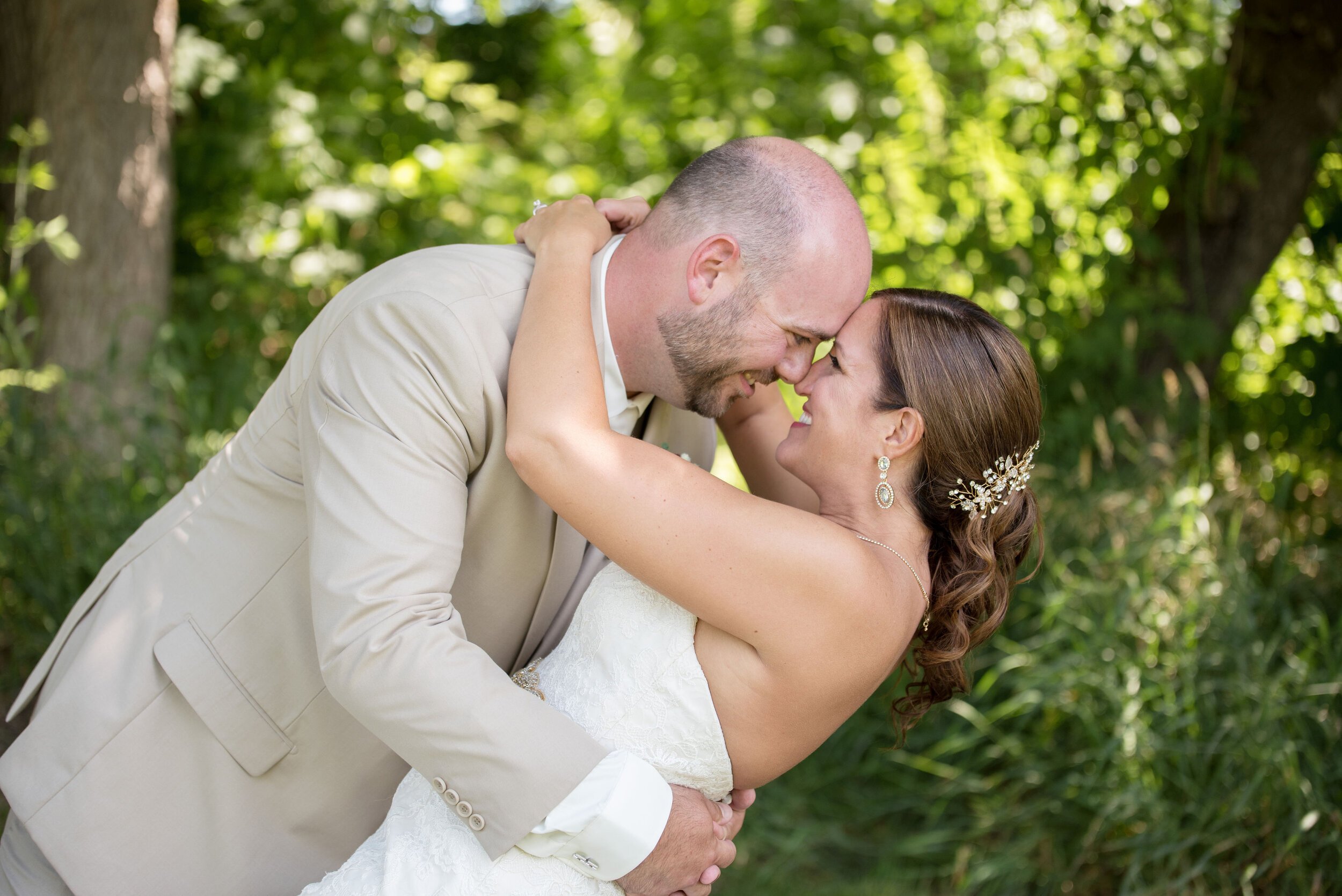 Bride+and+Groom+Gathered+Oaks.jpeg