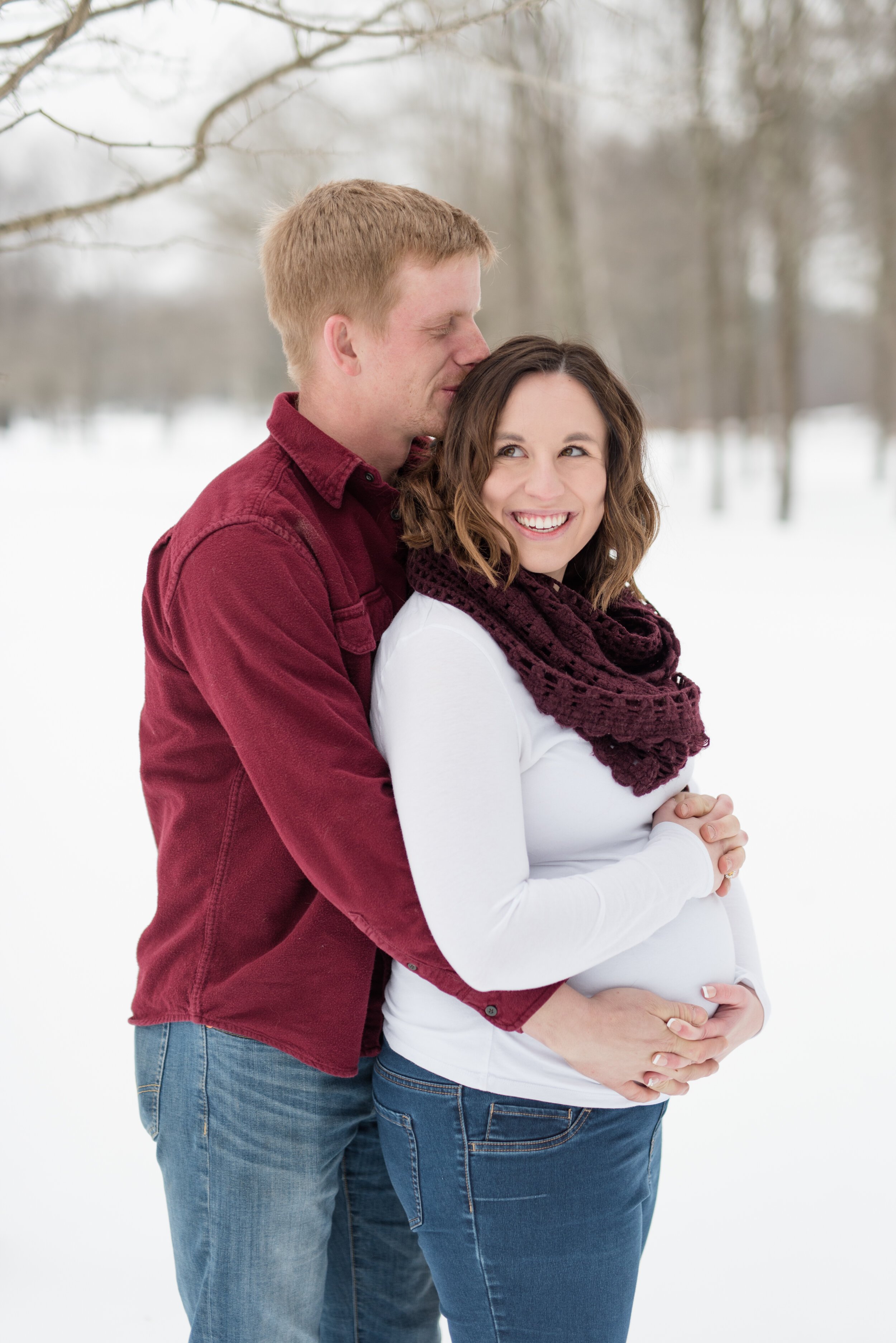 WinterMaternitySessionWisconsinSnuggle.jpeg