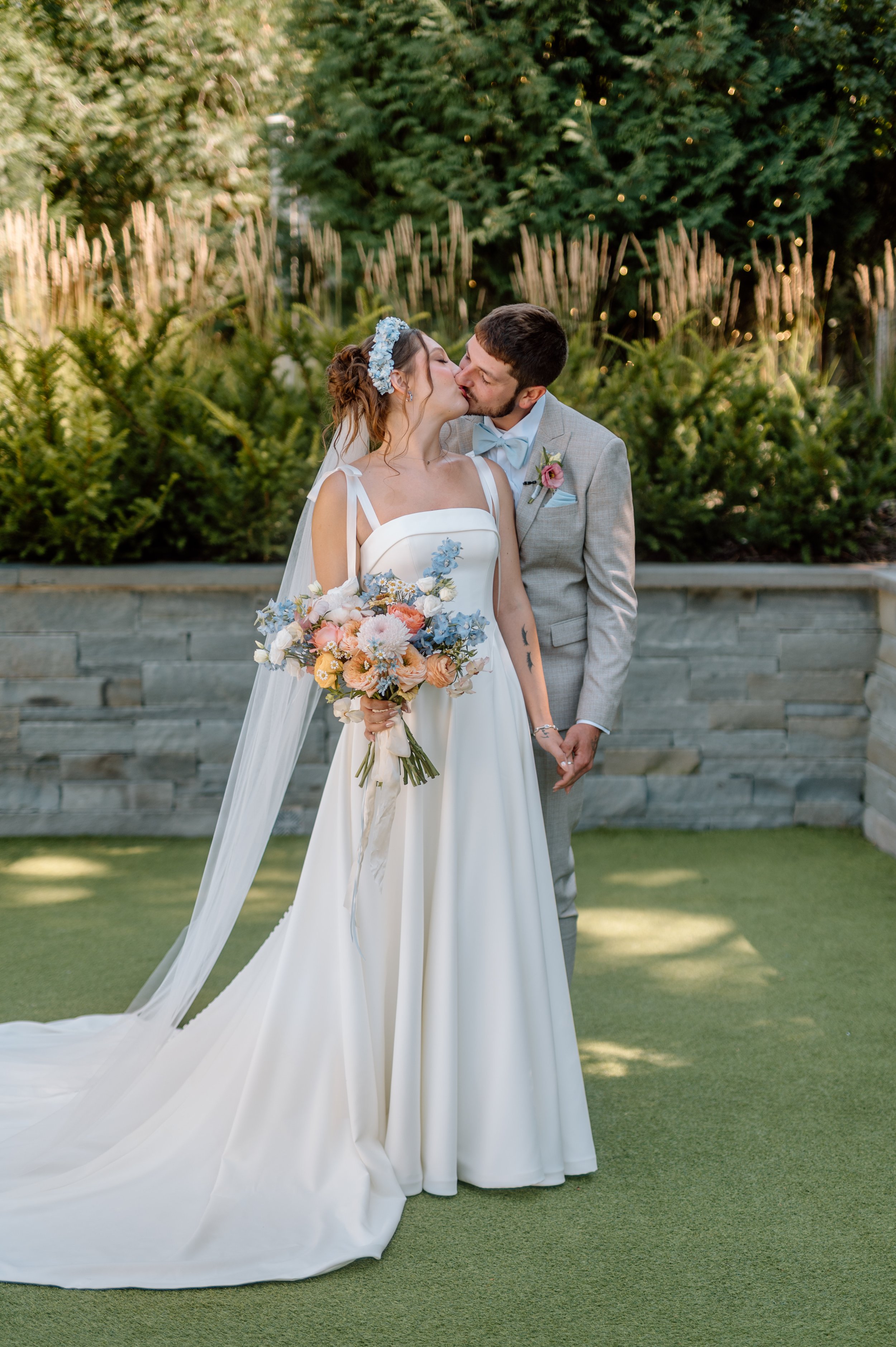 C+A_HuttonHouse_Bride+Groom_0124 (1).jpg