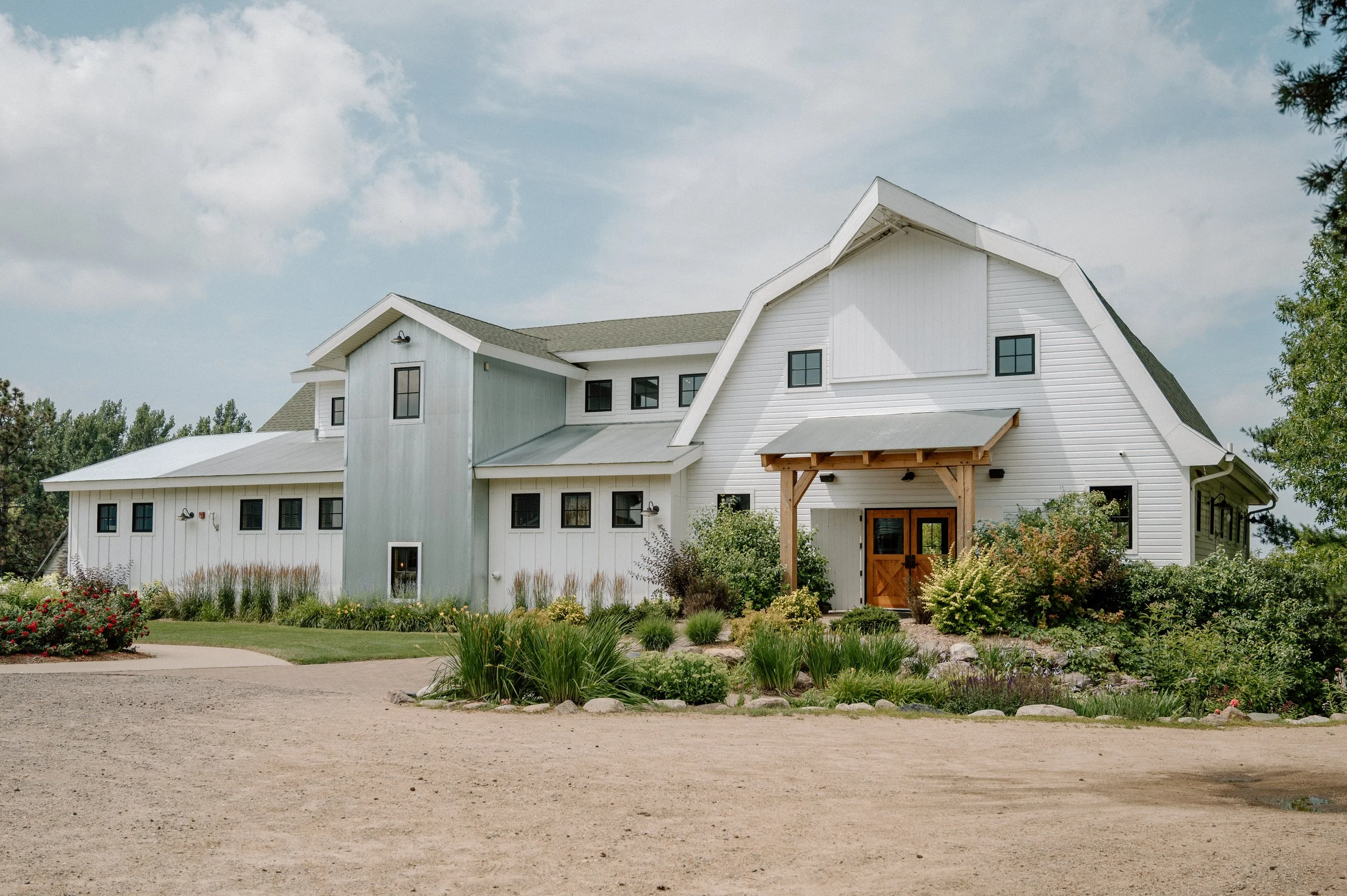 White barn Alexandria Minnesota wedding venue Gathered Oaks summer wedding day