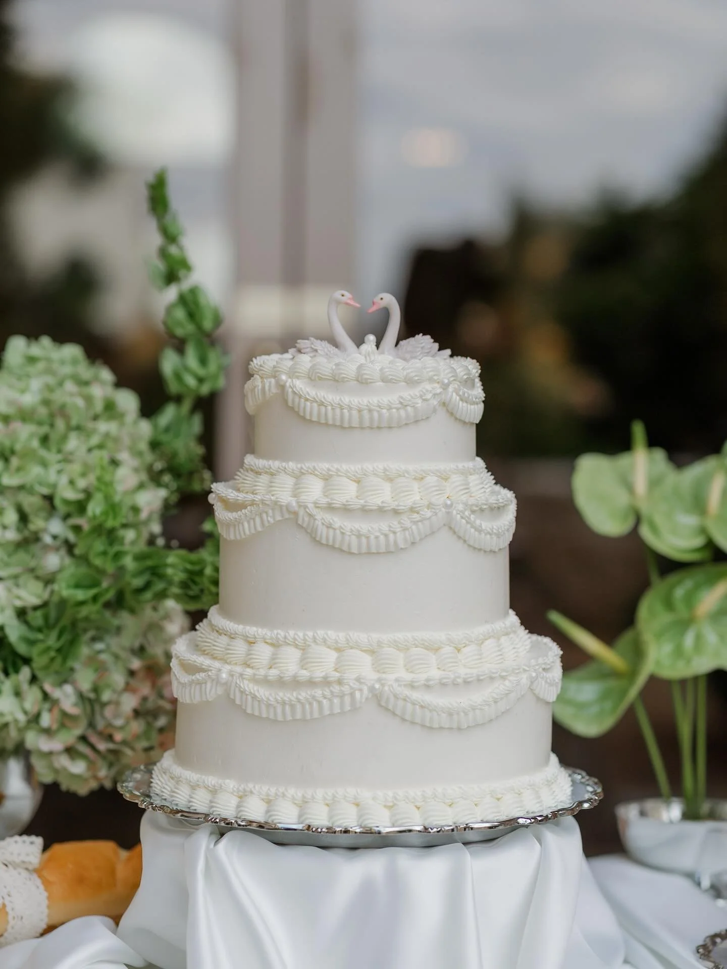 &ldquo;A wedding without cake is just a meeting.&rdquo; &ndash; Julia Child
Thank you @maybelle.photography &amp; @anastudiosphotography for capturing my desserts so beautifully ✨

Planner / Coordinator / Design |&nbsp; @themuseandedit
Coordinator As