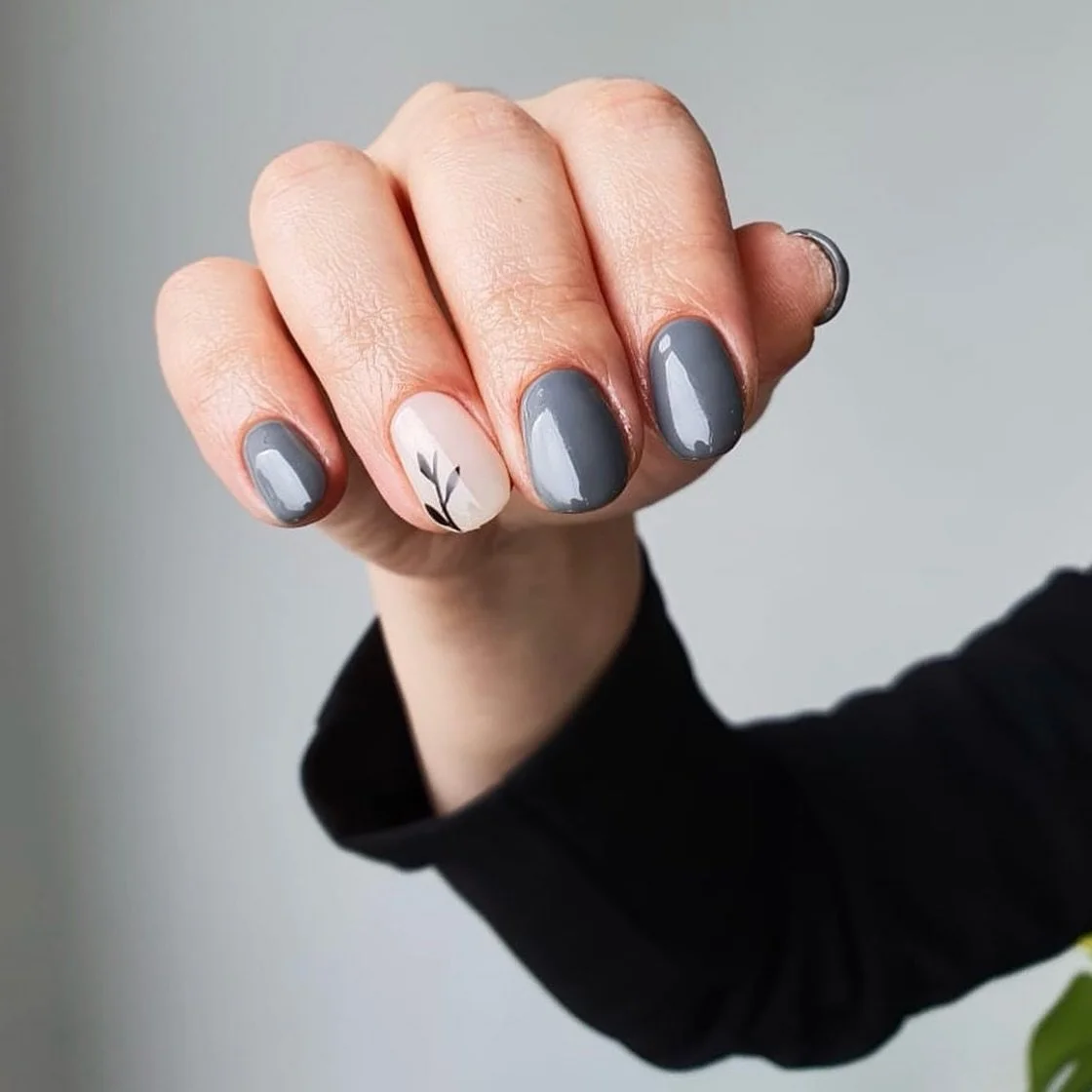 Grey skies and delicate flowers ☁️

- www.angeliccomplexion.ca

#hamont #hamontmakers #hamontbusiness #hamontartist #hamontevents #hamontmoms #hamontsmallbusiness #hamiltonontario #stoneycreek #stoneycreekontario