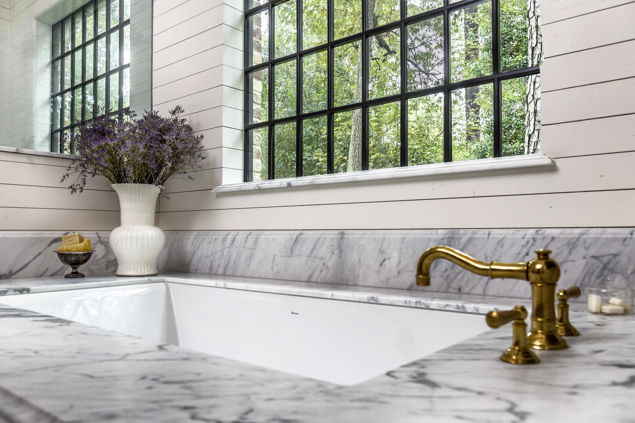 Tub Close Up HI.jpg
