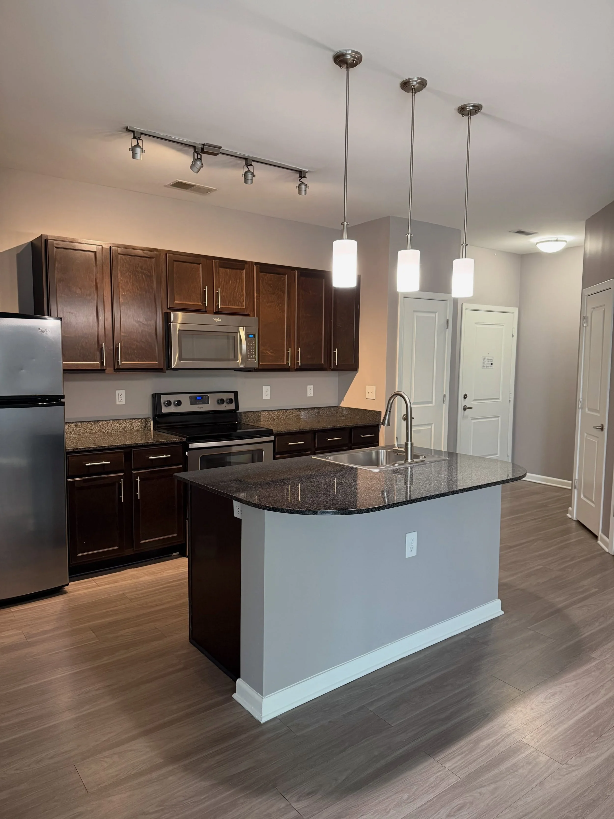 All of our units feature stainless steel appliances, granite countertops, and stunning dark toned cabinets 🤍

Ask about our floorplans with a patio!