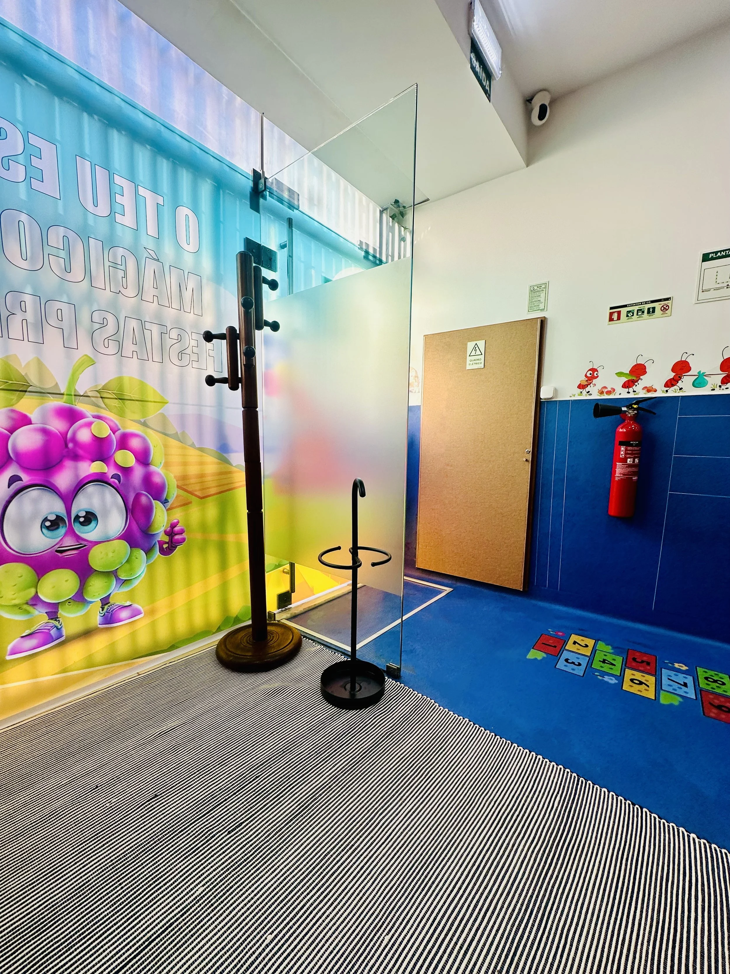 Entrada e zona de receção do parque infantil indoor Minh’Amora Fun Park 2 no Porto