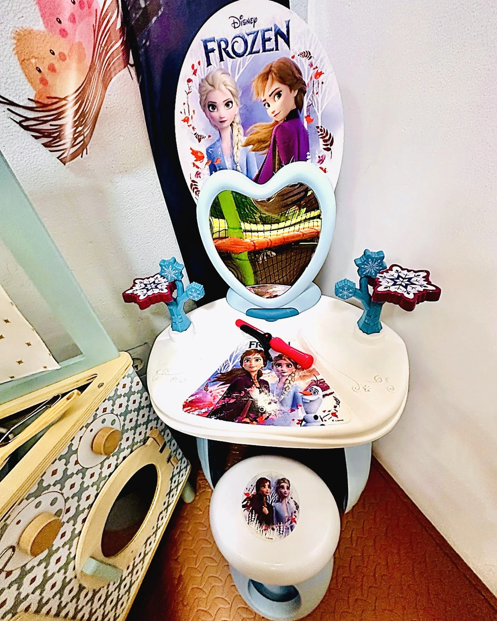 Toucador Frozen 👸 ❄️. Um cantinho para brincar e imaginar