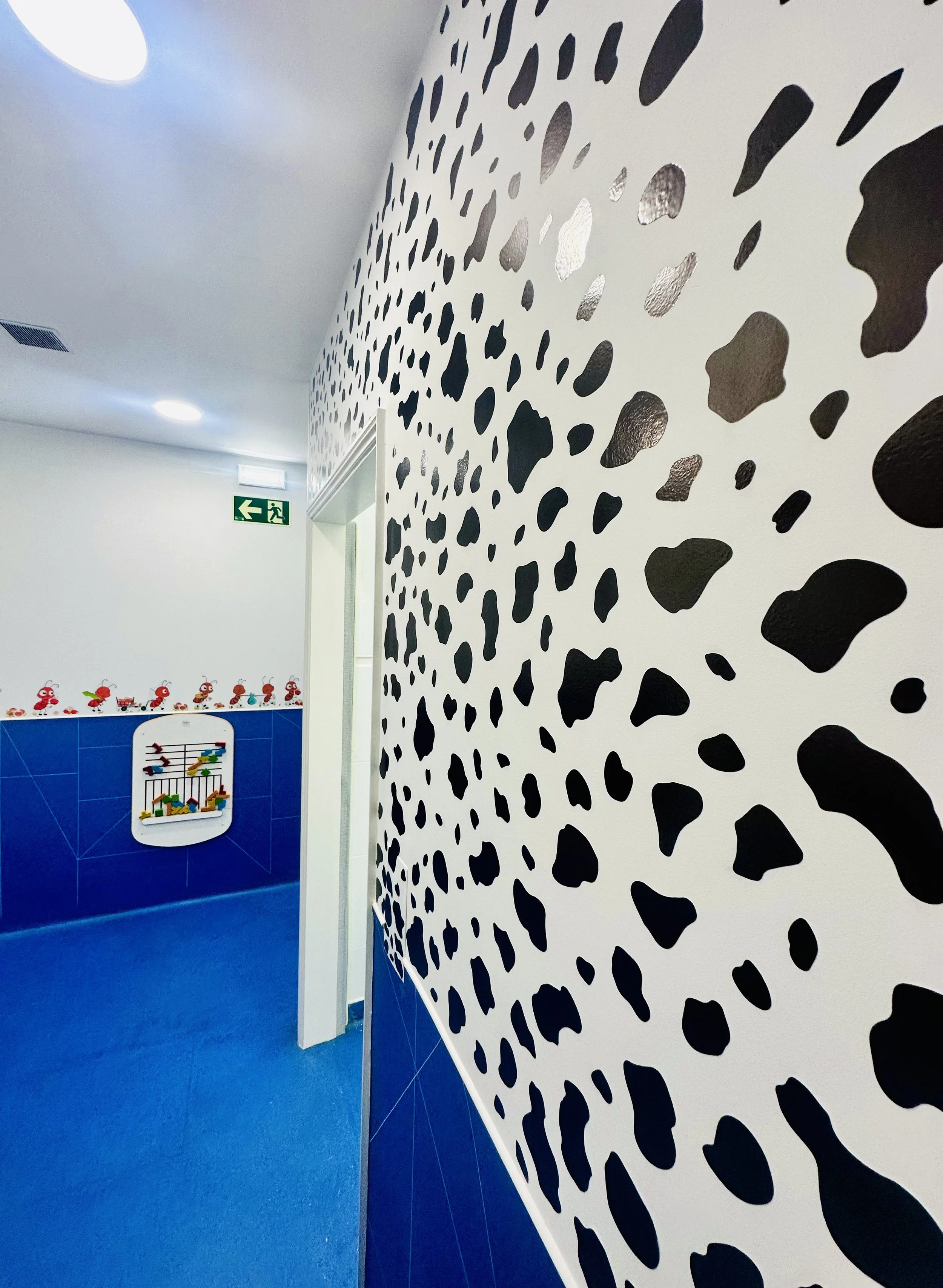 Corredor de circulação entre as zonas do Minh’Amora Fun Park no Porto