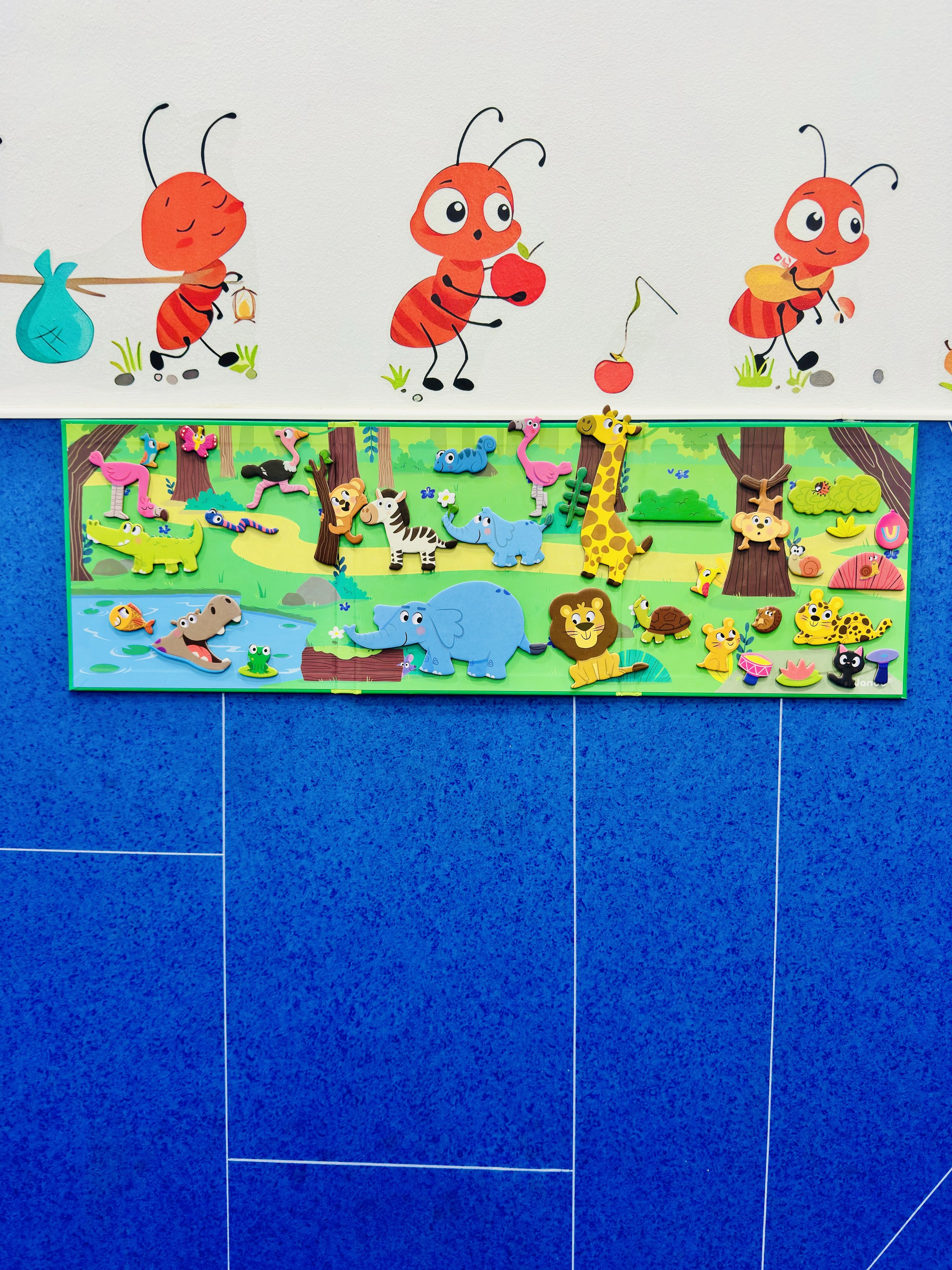 Corredor de atividades sensoriais e jogos infantis no Minh’Amora Fun Park no Porto