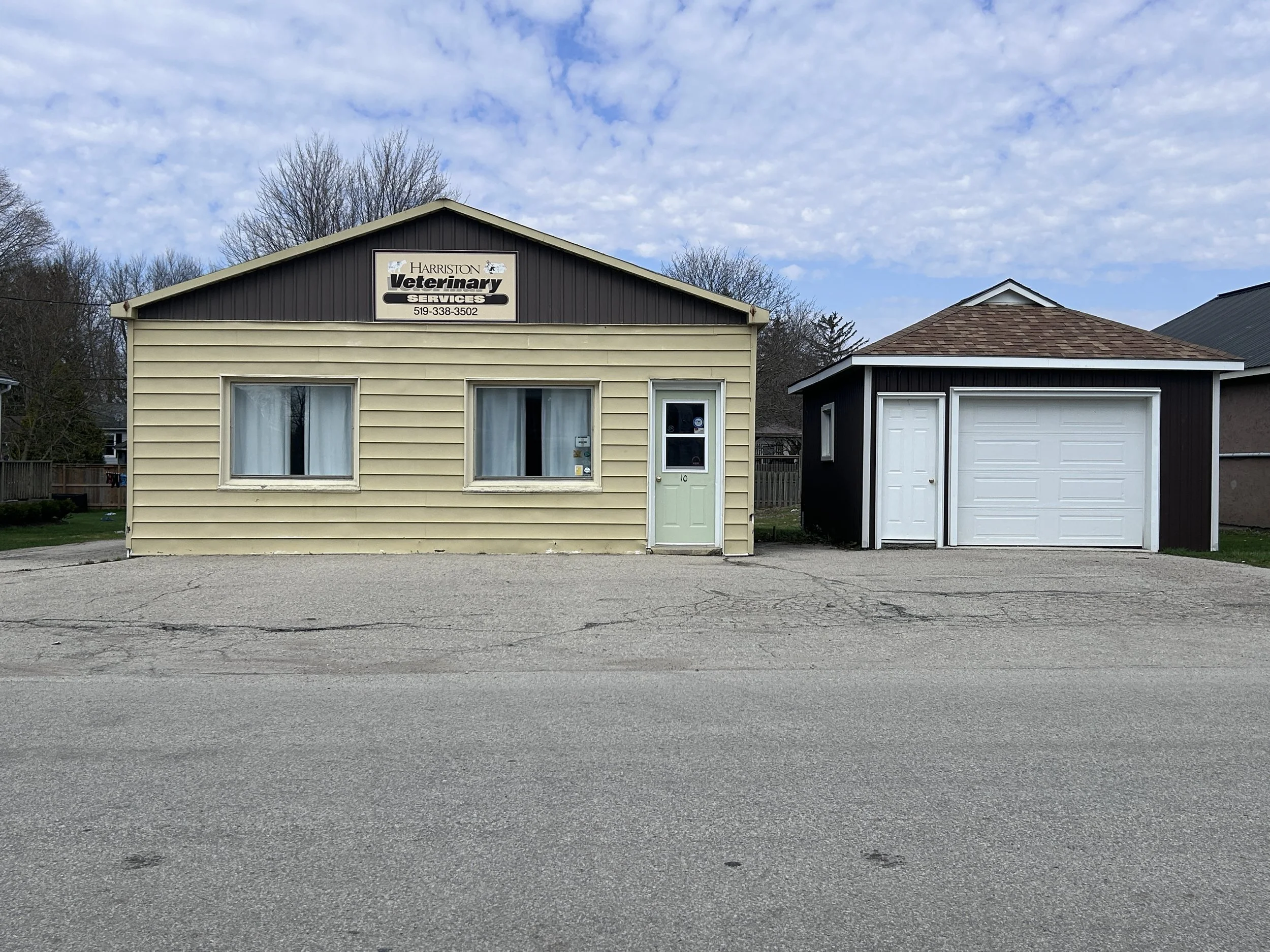 Commercial building and Land for sale in Minto