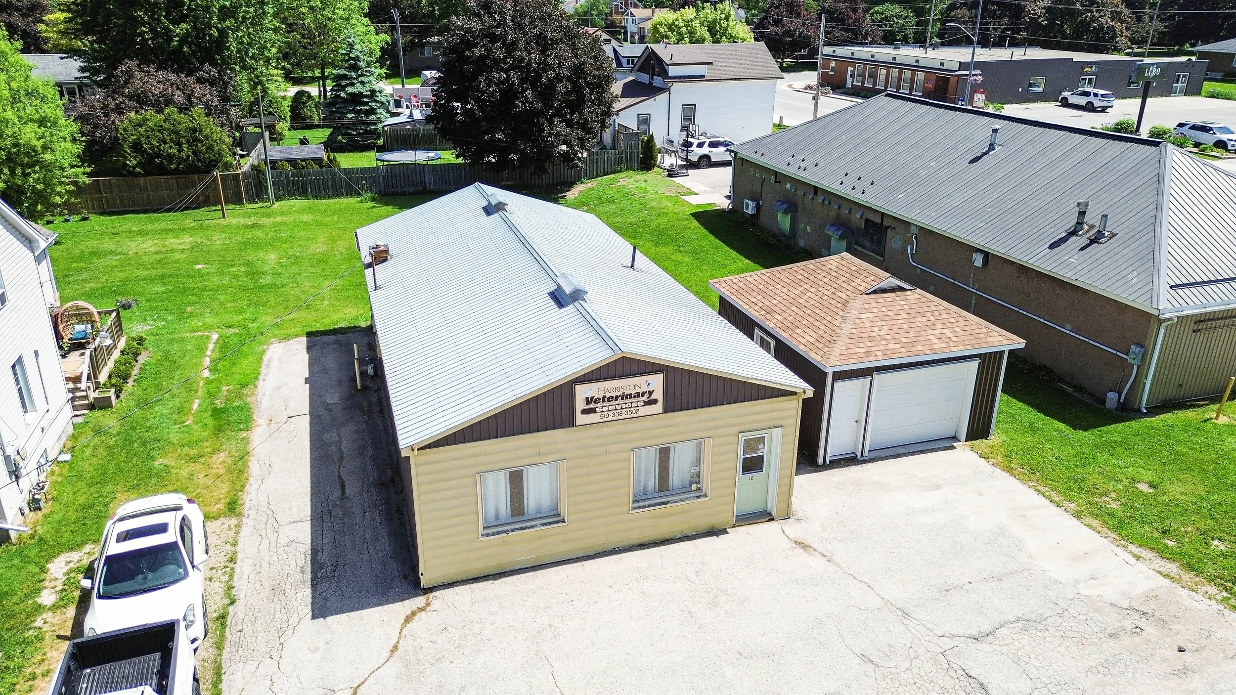 Commercial building and Land for sale in Minto