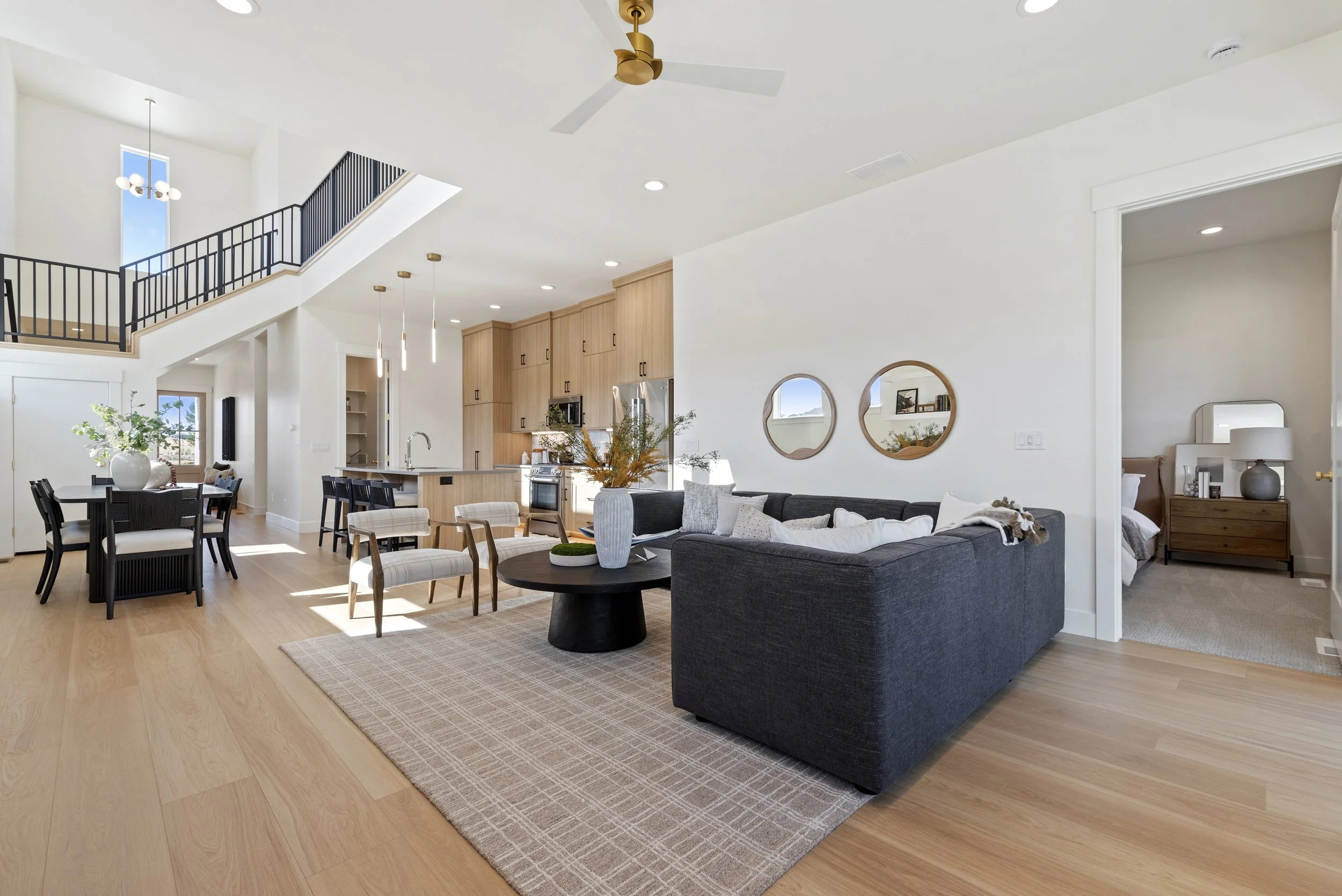 04-6536 S Astoria Ave - Chris Majors_004.jpg