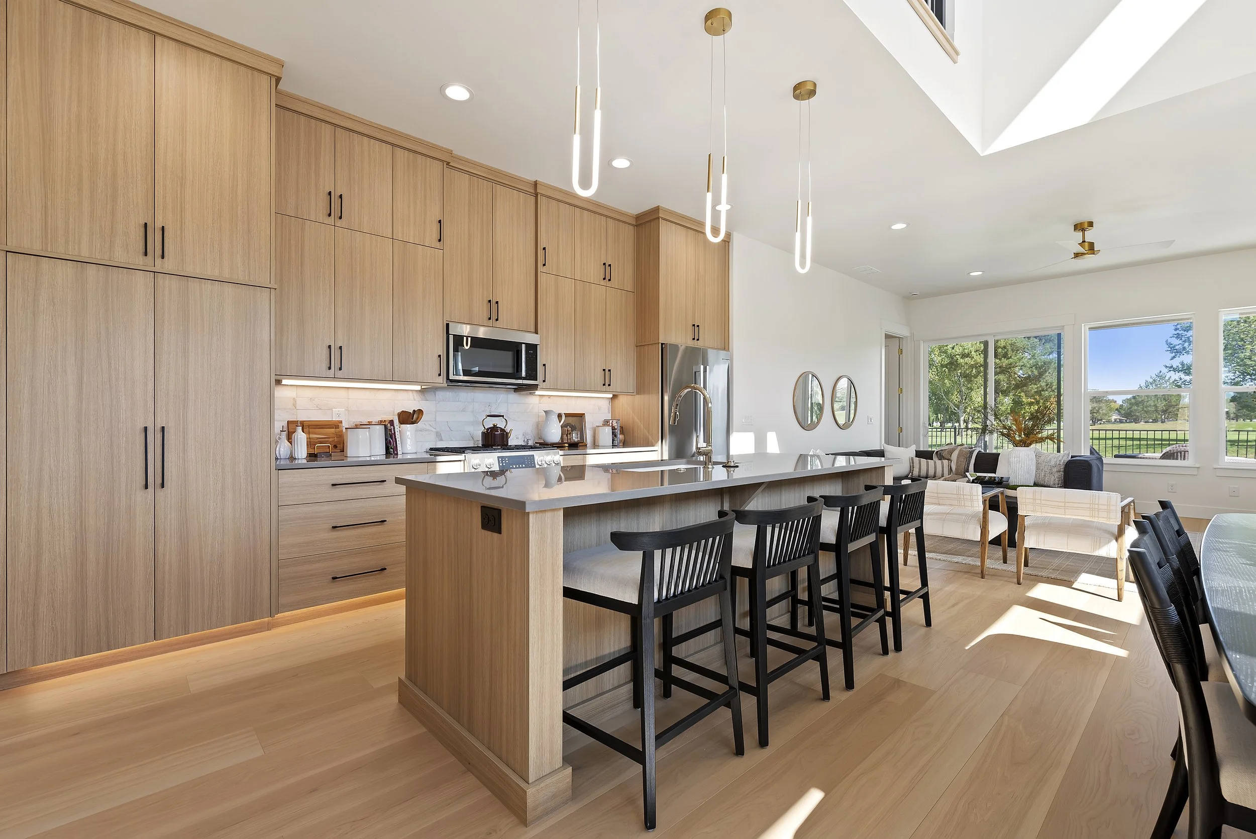 08-6536 S Astoria Ave - Chris Majors_008.jpg