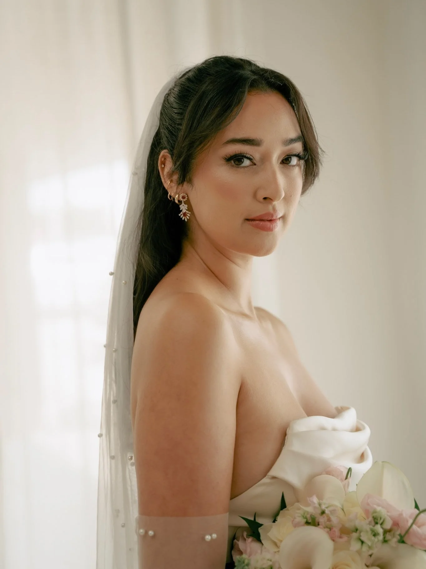 Save this inspo as your soft girl bridal era because you&rsquo;re gonna want this for your wedding day! 😩😍 

We love a half up half down hair moment.

Bookings are available for 2026 and we love to take care of you! Link in the bio to inquire 📧

D