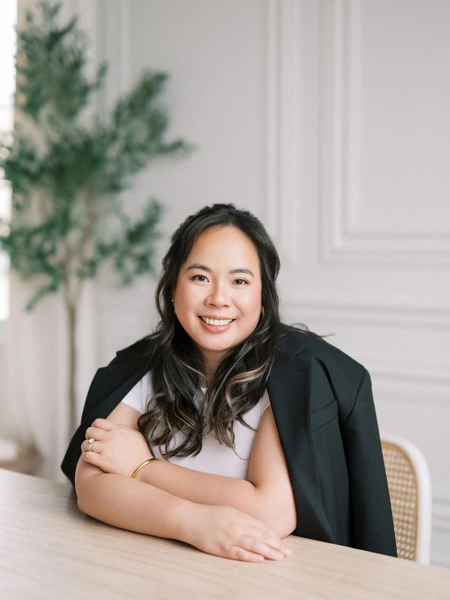 We&rsquo;re taking a little breather from posting our brides because before anything else, we love glamming people up for branding and holiday portraits too 😍🎄

Annie has been our client with Nguyen Artistry since we were just a baby business 🥹💗.