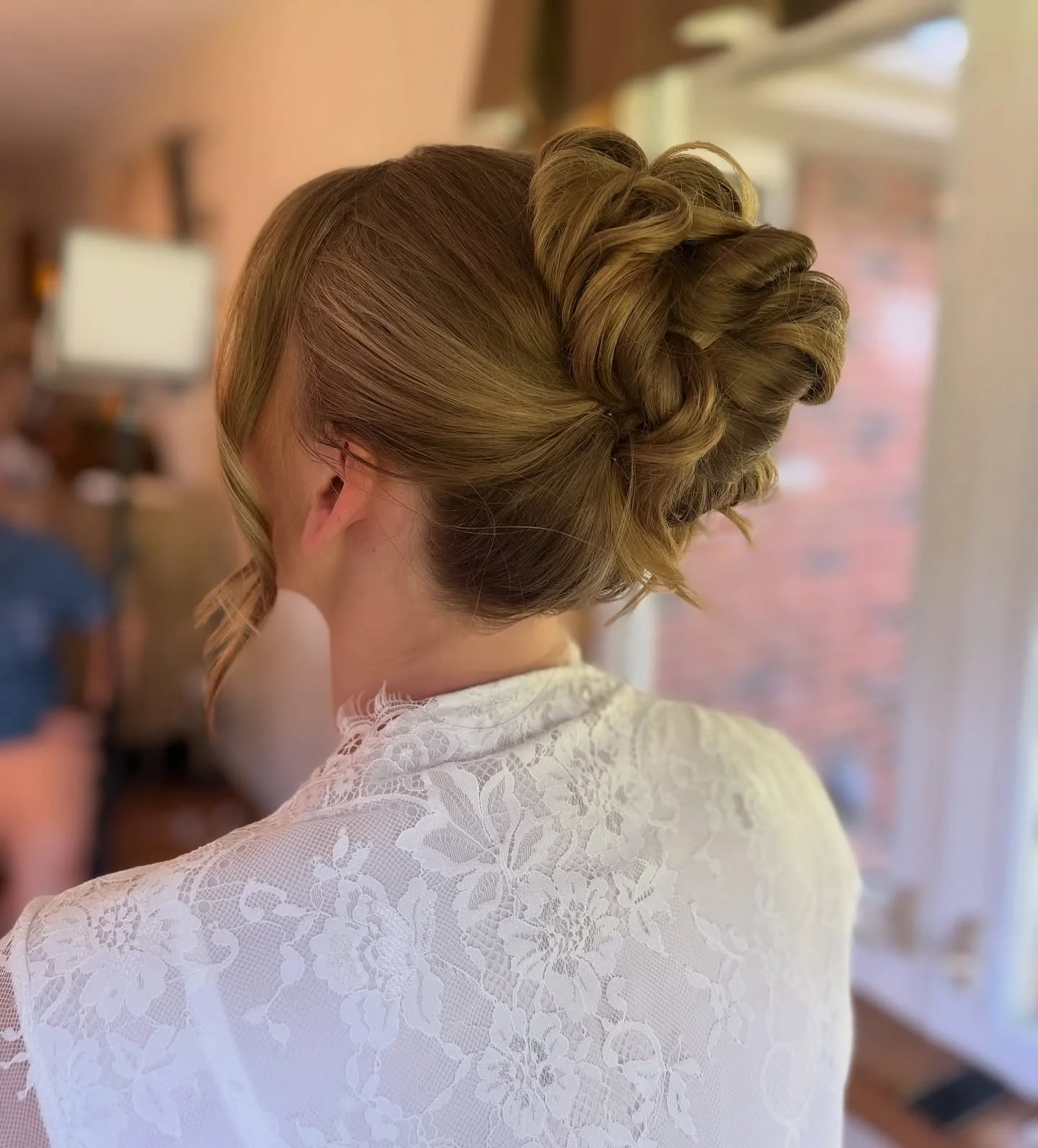 We love bridal updos and this one in particular, was giving Bridgerton vibes 🤭😍.

This was a hair updo I did for our bride B earlier this month, and I&rsquo;M OBSESSED how this turned out 😮&zwj;💨. Sometimes inspos come to life when you got a lot 