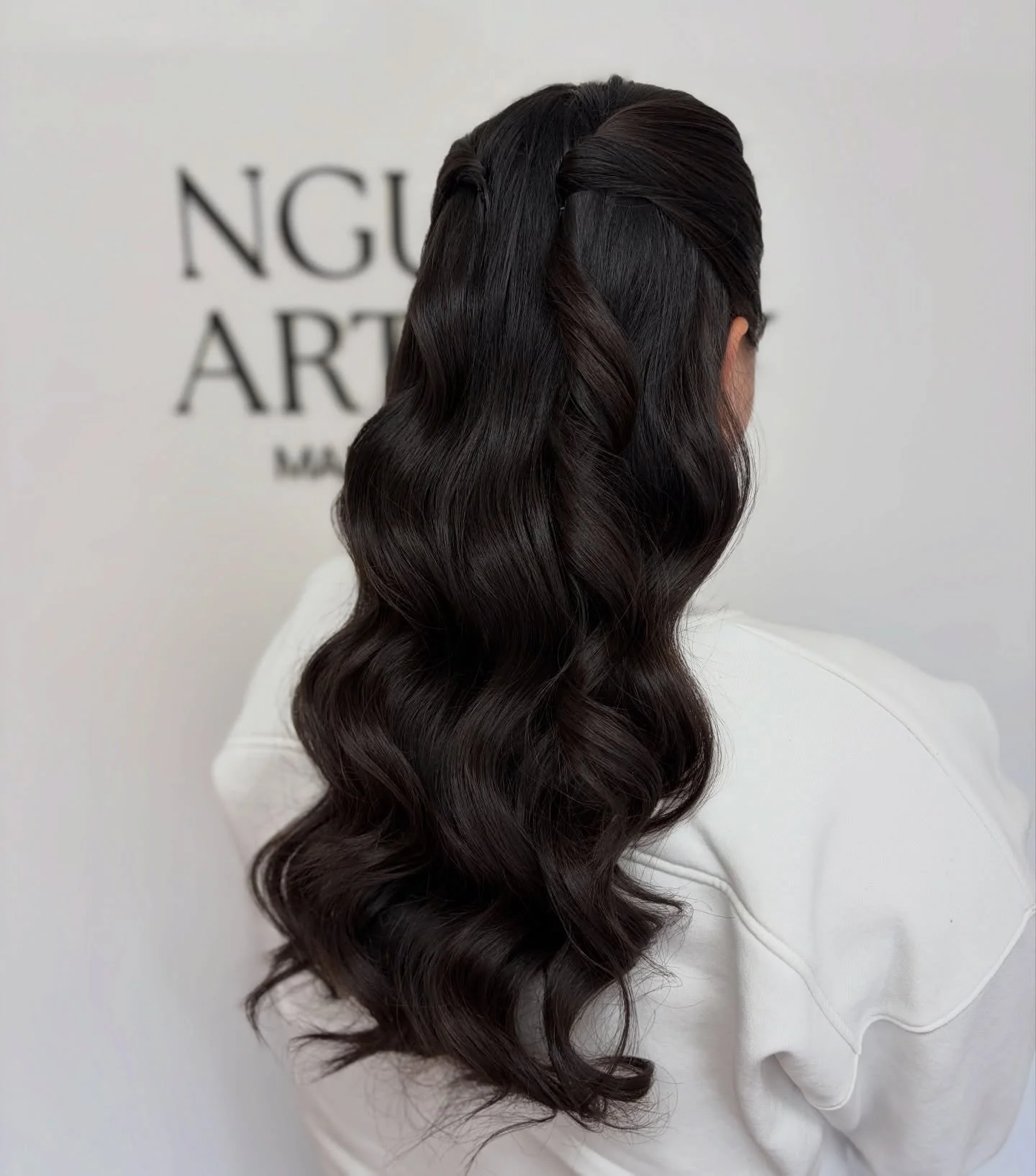 Your trial is where your bridal look truly comes to life.

This is more than just a preview. It is where we take your vision and refine it with intention, based on how your hair naturally holds, moves, and responds to products.

Every bride is differ