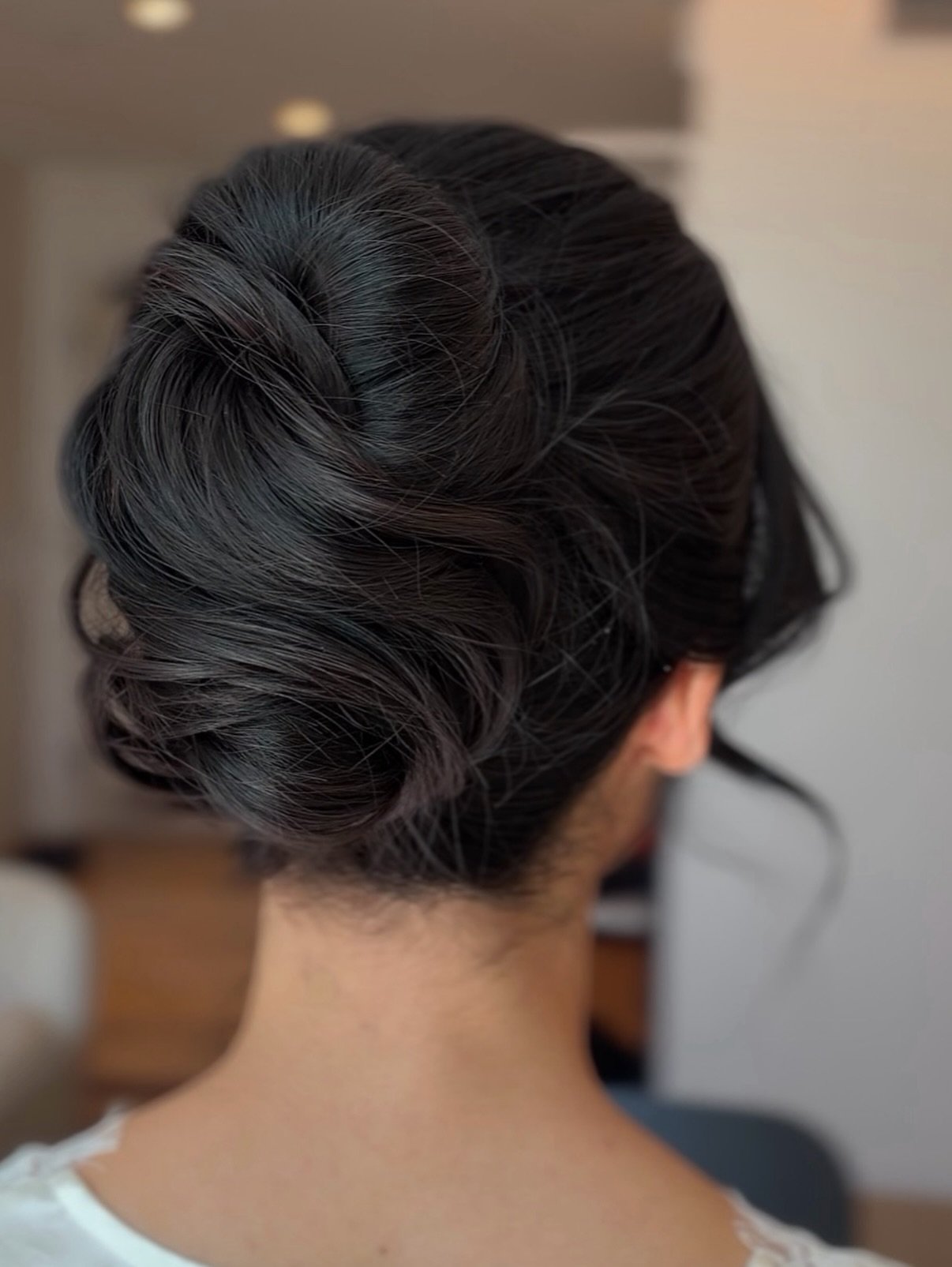 Modern French Twist for this bride 🥰

Absolutely in love with this updo and can I request for updos for 2027 please? 🥹🙏

As much as I love the half up and half downs, updos just really DELIVER it for me 😍😍😍

Bridal Hair: Lisa 

#bridalupdo #bri