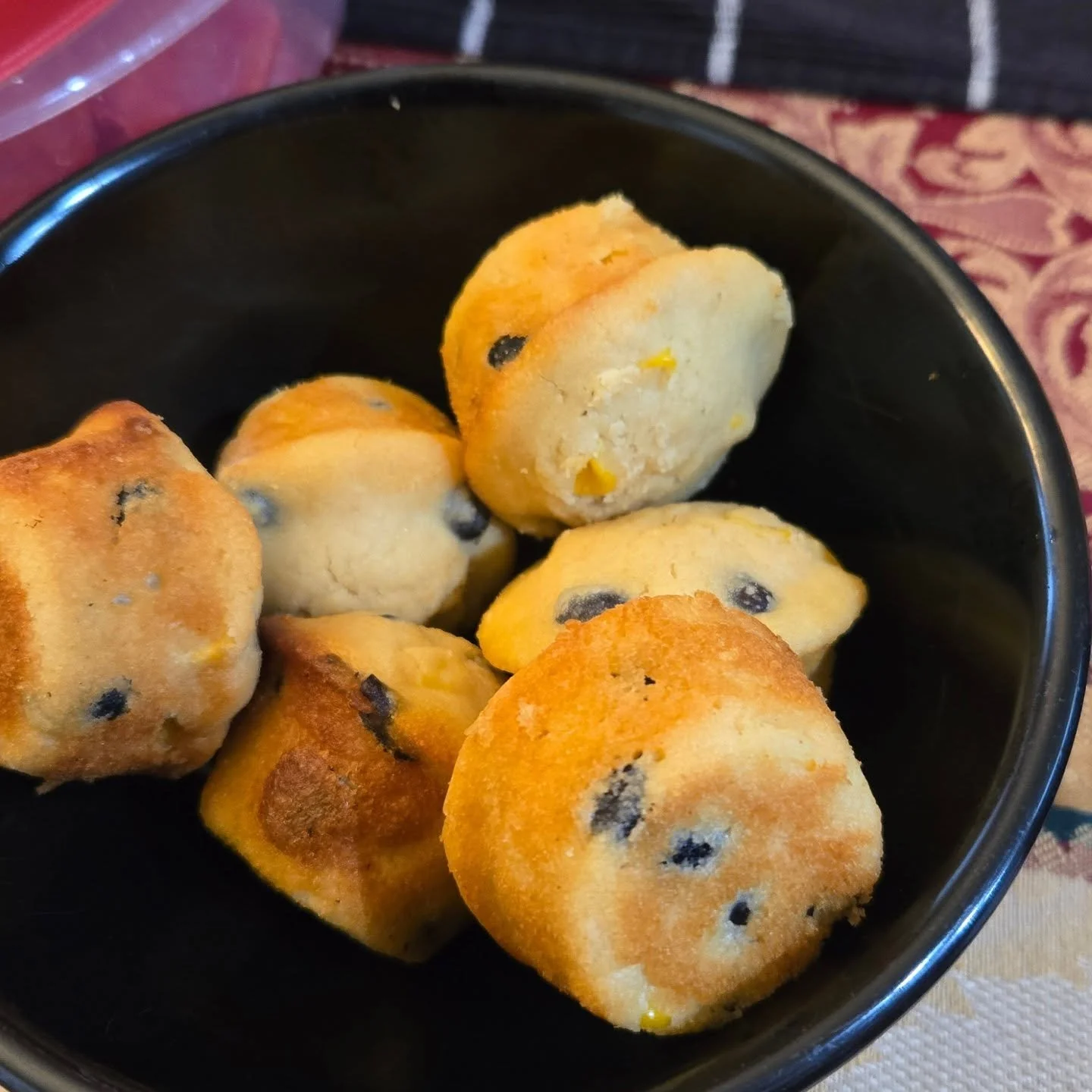 Black bean and corn mini muffins with dinner the other day. 😋