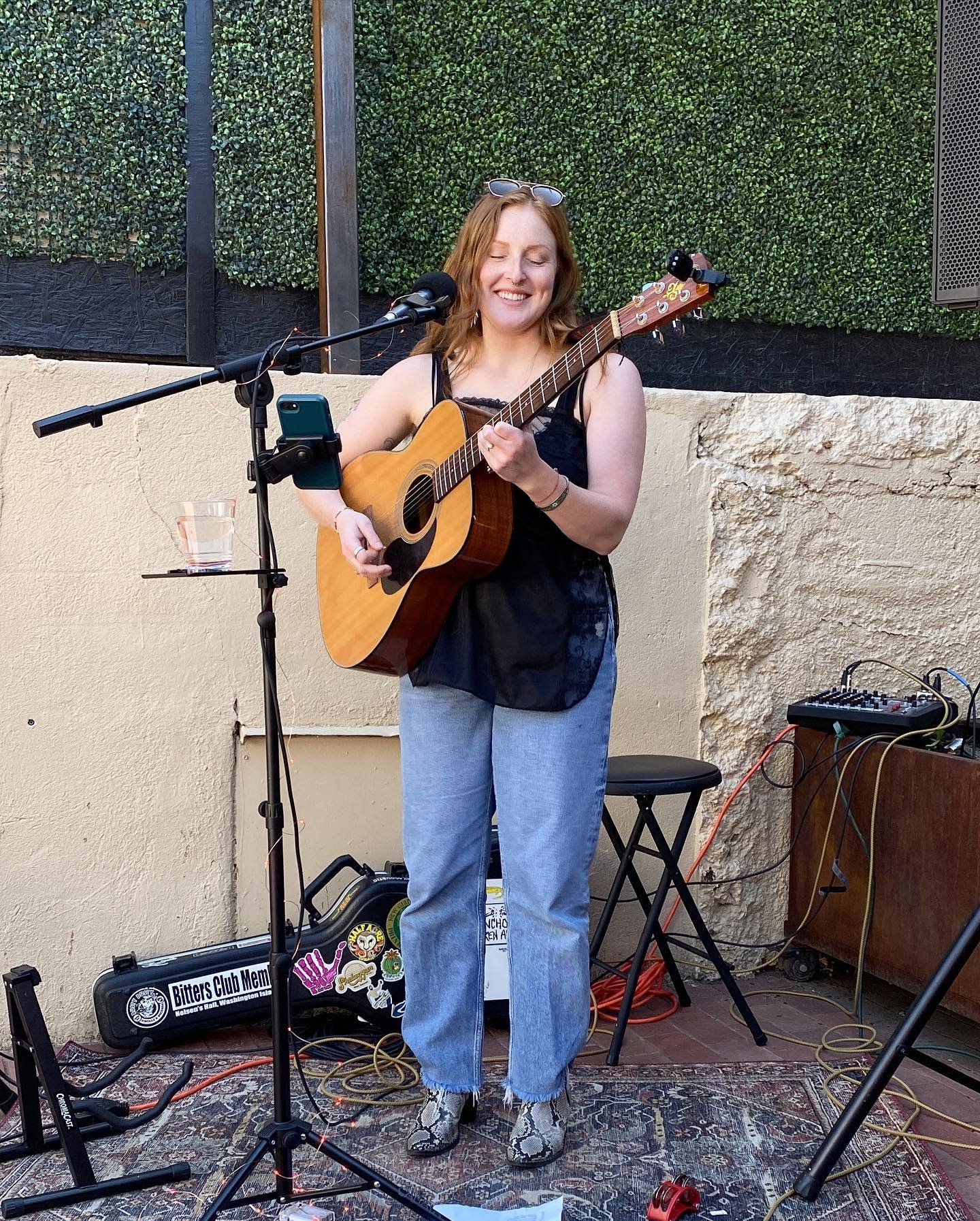 I had such an excellent time playing at @bruzofffax this past weekend! What an honor to kick off their summer music program 😌🍻 And the weather was just perfect! Until next time! 

#celesterosemusic #bruzofffax #bruzbeers #denvermusic #denvermusicar