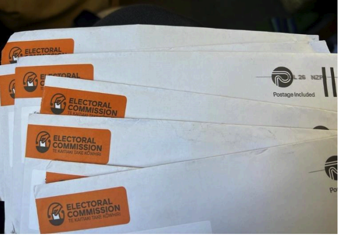 A photo of the physical letters sent by the Electoral Commission.