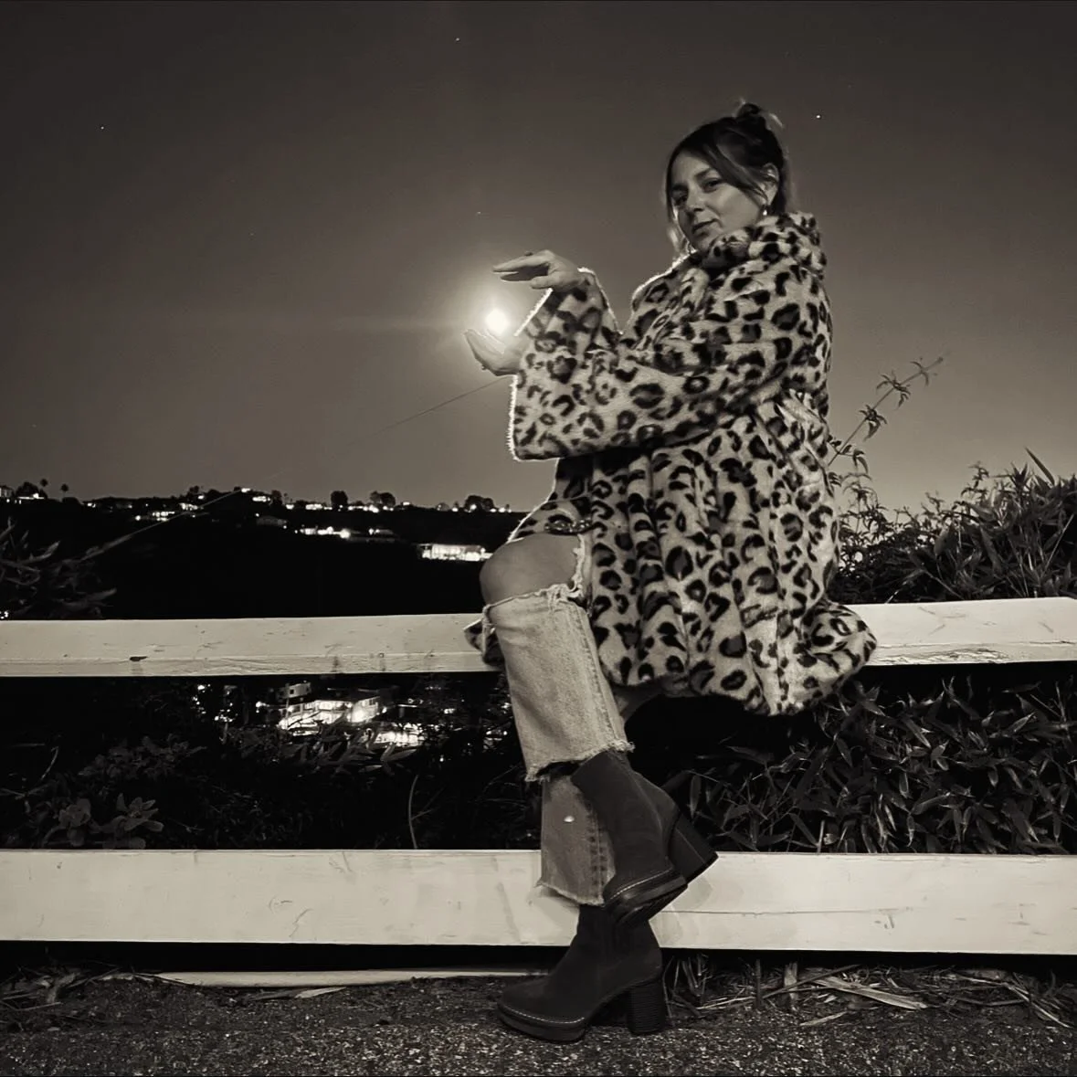 ✨Did you know? 

All of our candles are topped with stunning crystals that are meticulously cleaned, cleared, and amplified under each new or full moon! 🌙 💎

Each candle is a source of light, a vessel of intention, crafted to elevate your space, tr