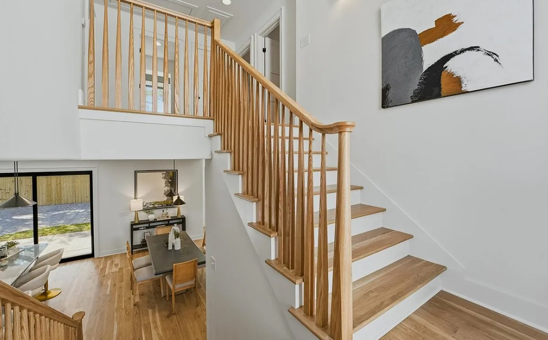 Staircase landing.png