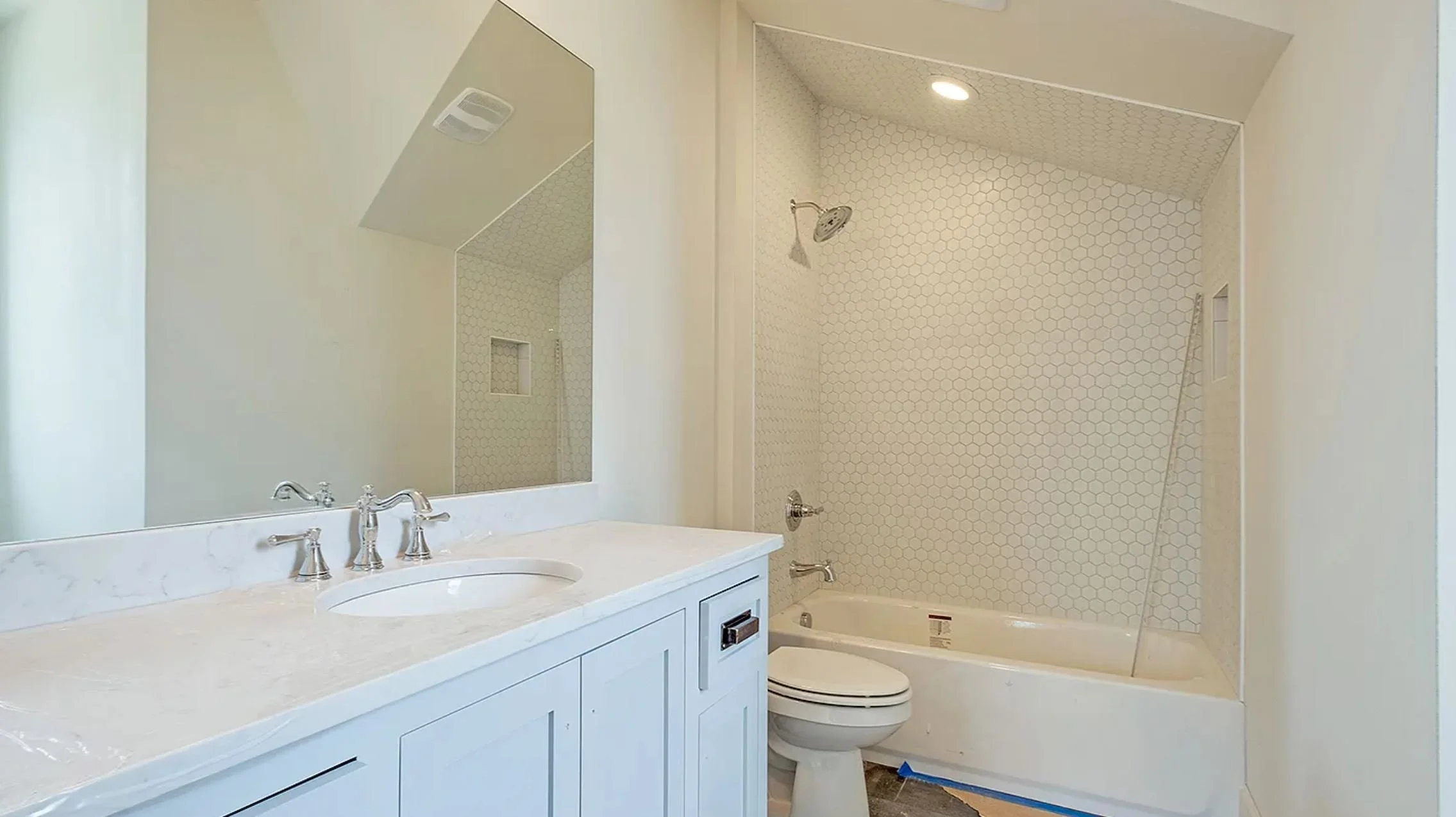 4031 Sneed 4th Bedroom Ensuite.JPG