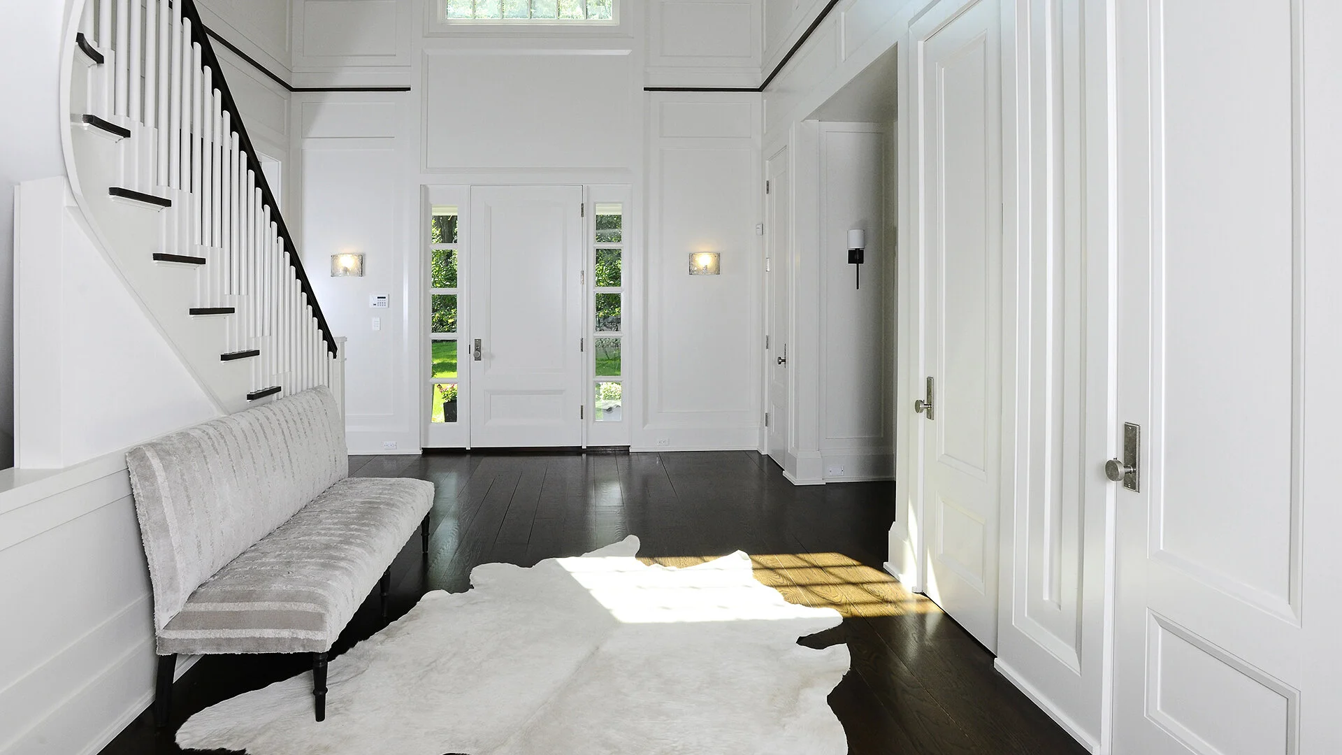 425Maple-Foyer.jpg