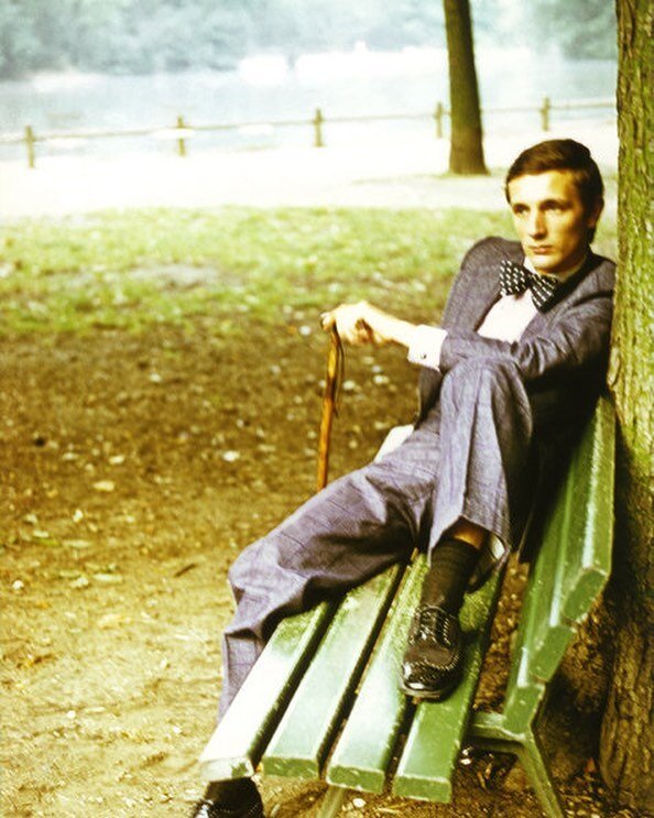 Jacques&nbsp;de&nbsp;Bascher&nbsp;on a Parisian bench (photographer&nbsp;and&nbsp;date&nbsp;unknown)