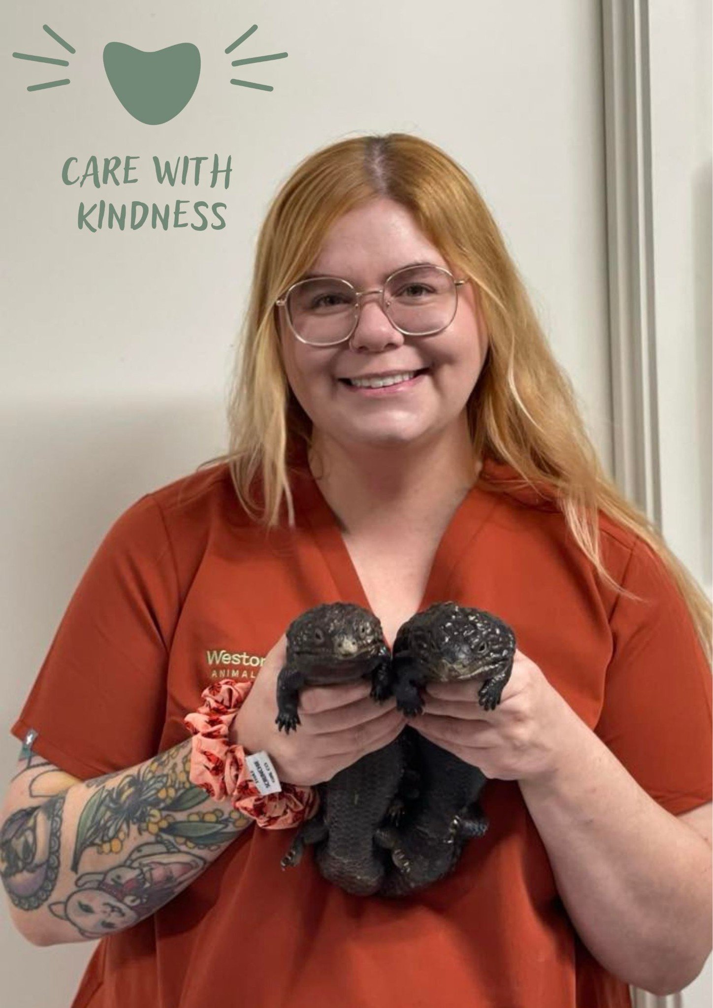 Care with kindness for all creatures furry, feathered and scaly! Nurse Alli with her two shingle back lizards Alphonse and Megan 🦎
#westonwodenanimalhospital #vetmed #veterinary #vet #vetsofinstagram #veterinaryclinic #veterinarian #VeterinaryMedici